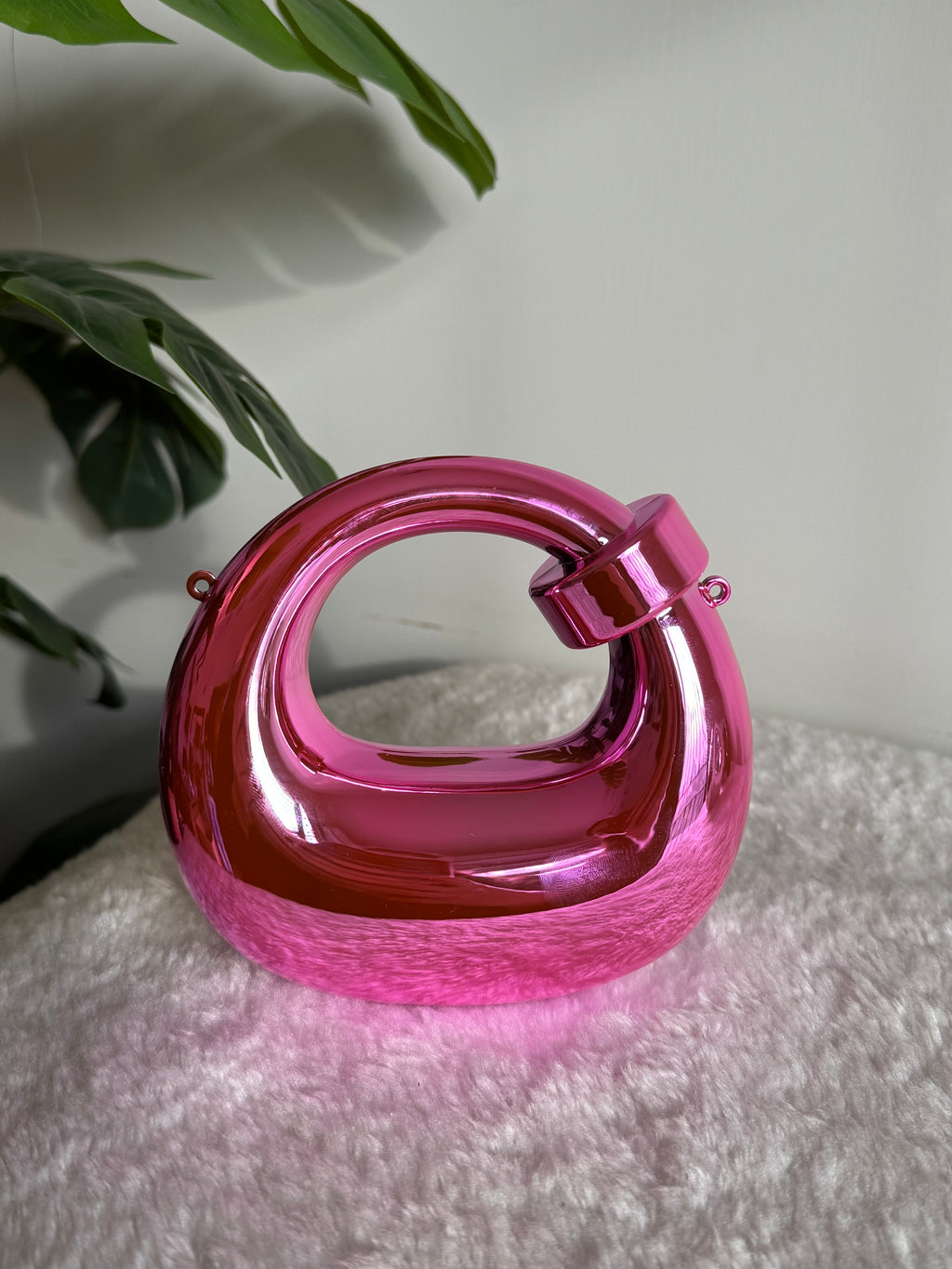 Viral Metallic Knot Clutch with Chain - Mini Pink