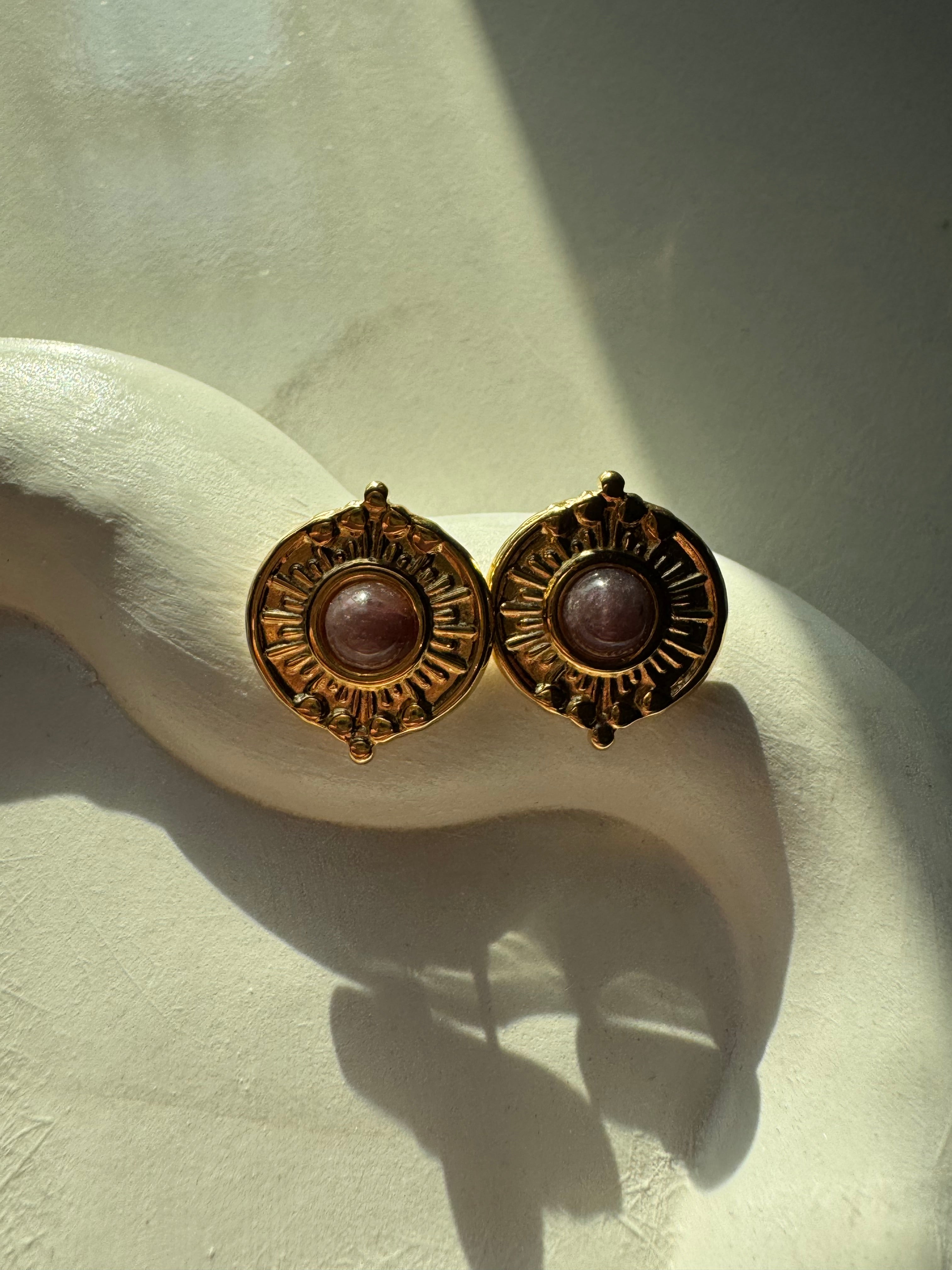 Terra Studs Black - 18K Gold Plated