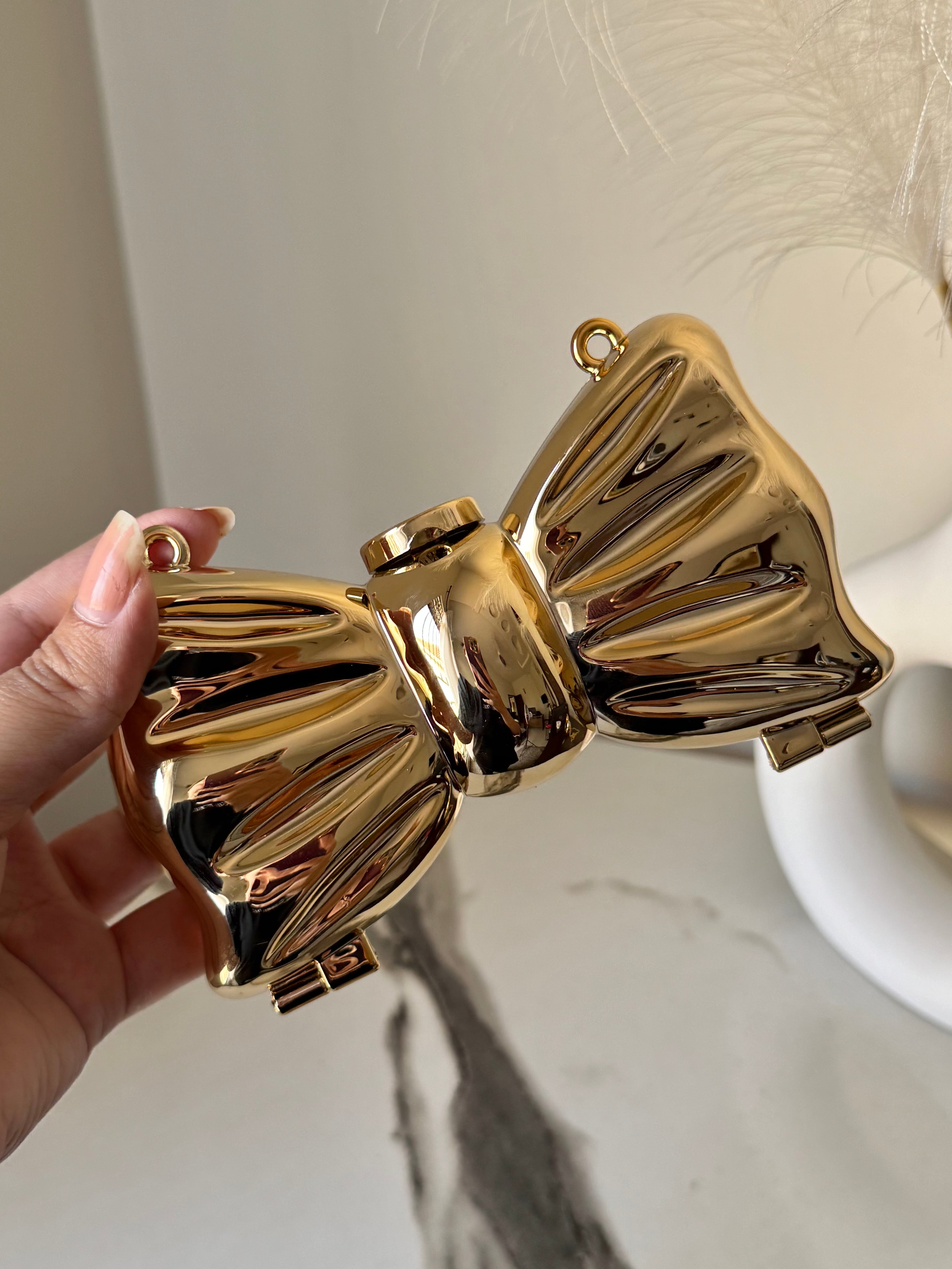 Bow Clutch - Gold with Chain