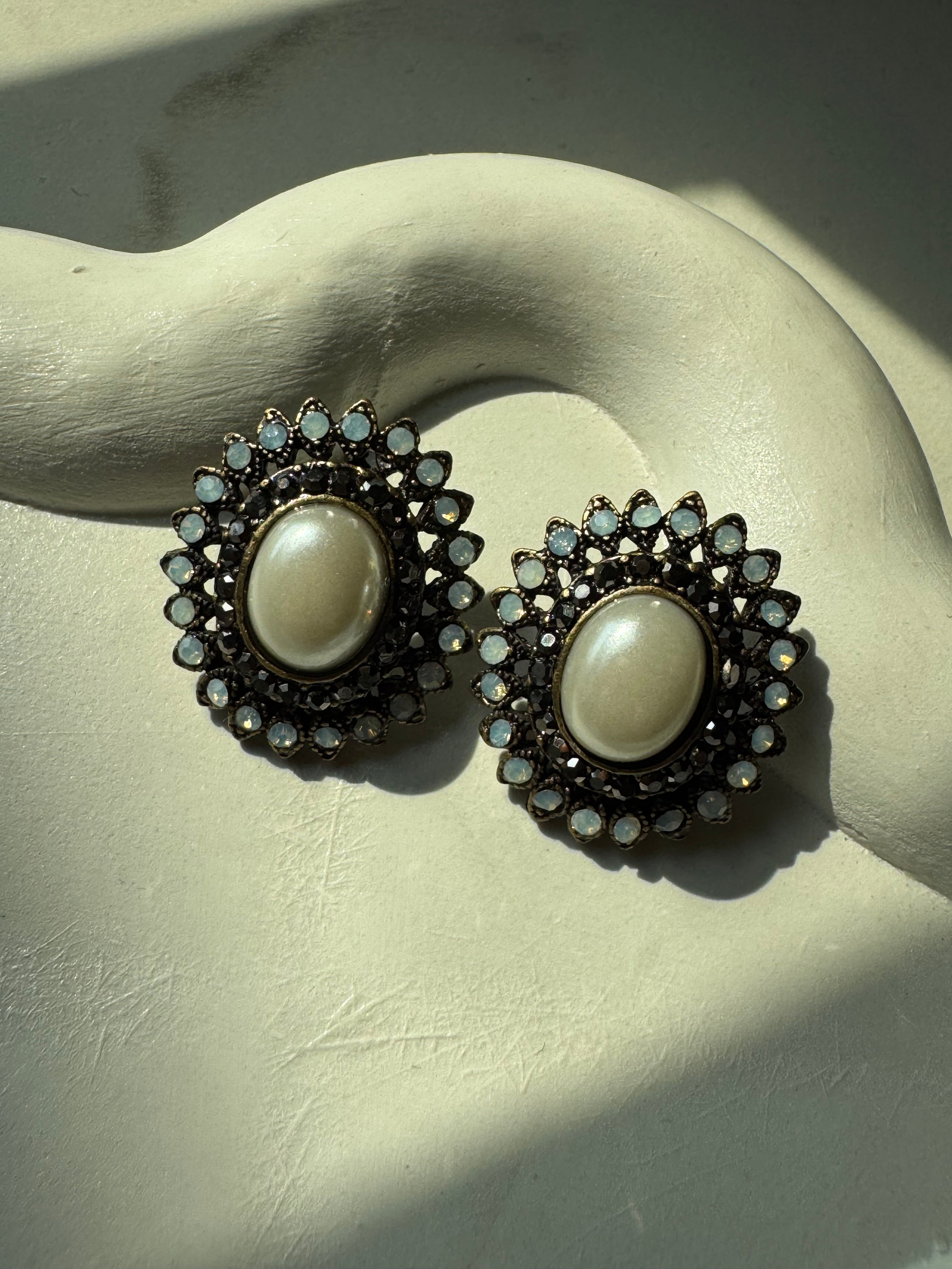 Daisy Lux Studs