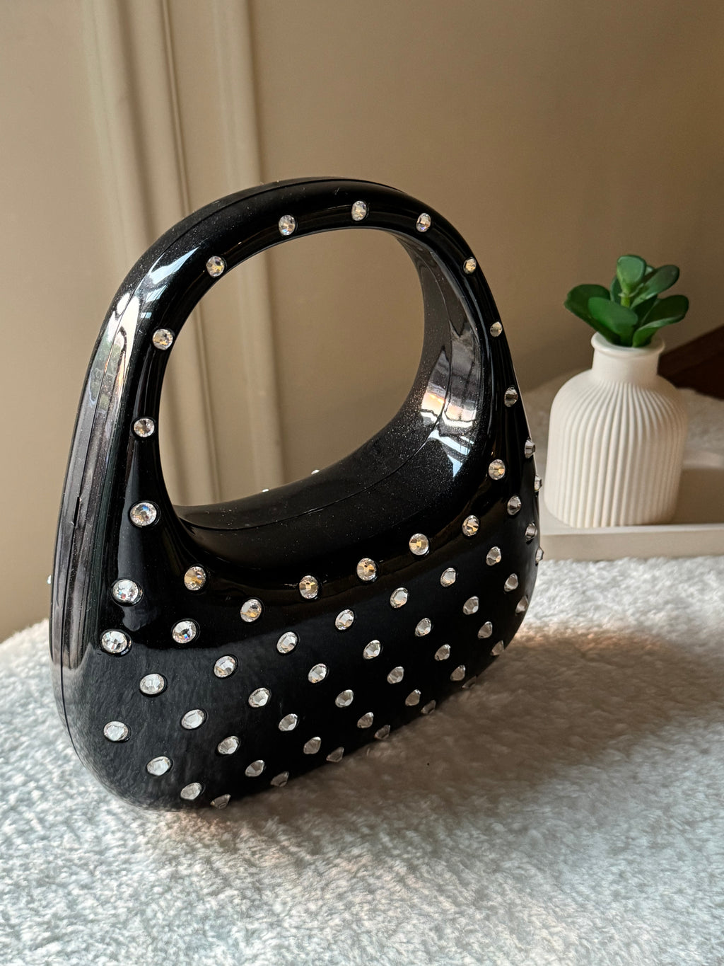 Glimmer Clutch (Black) with Long Chain