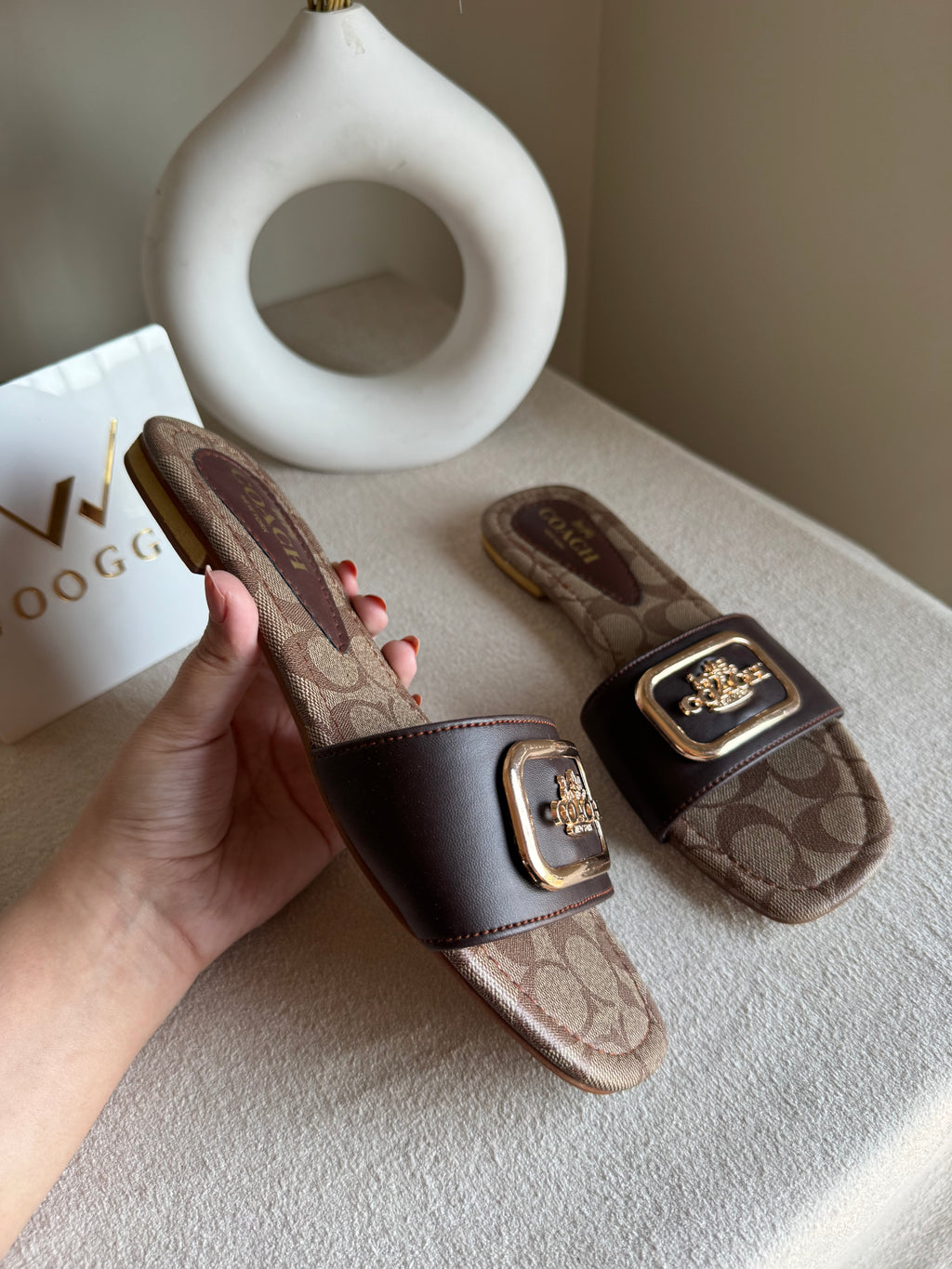 Minimal Coach Slides - Signature Brown