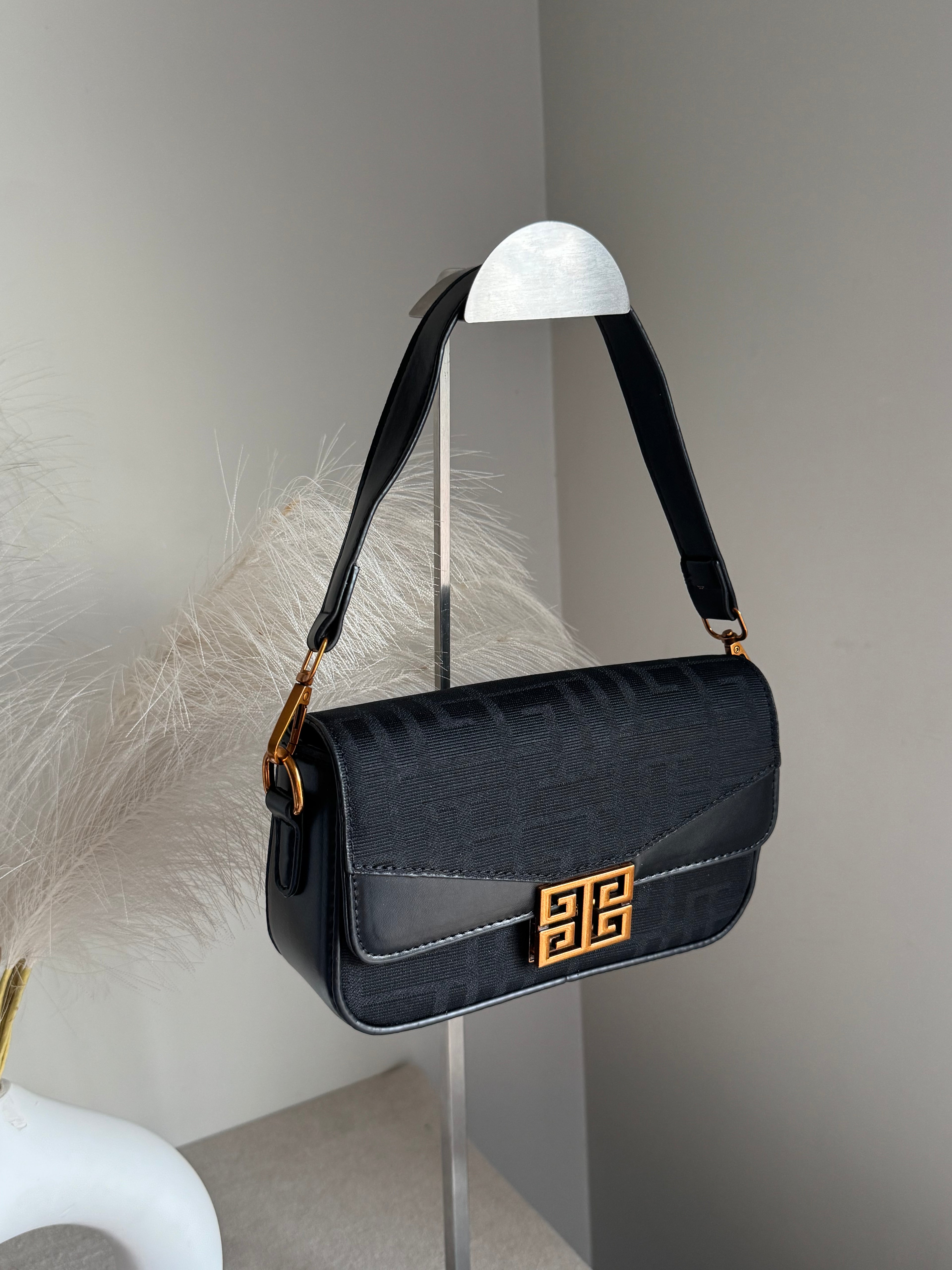 Chic Baguette Bag Black