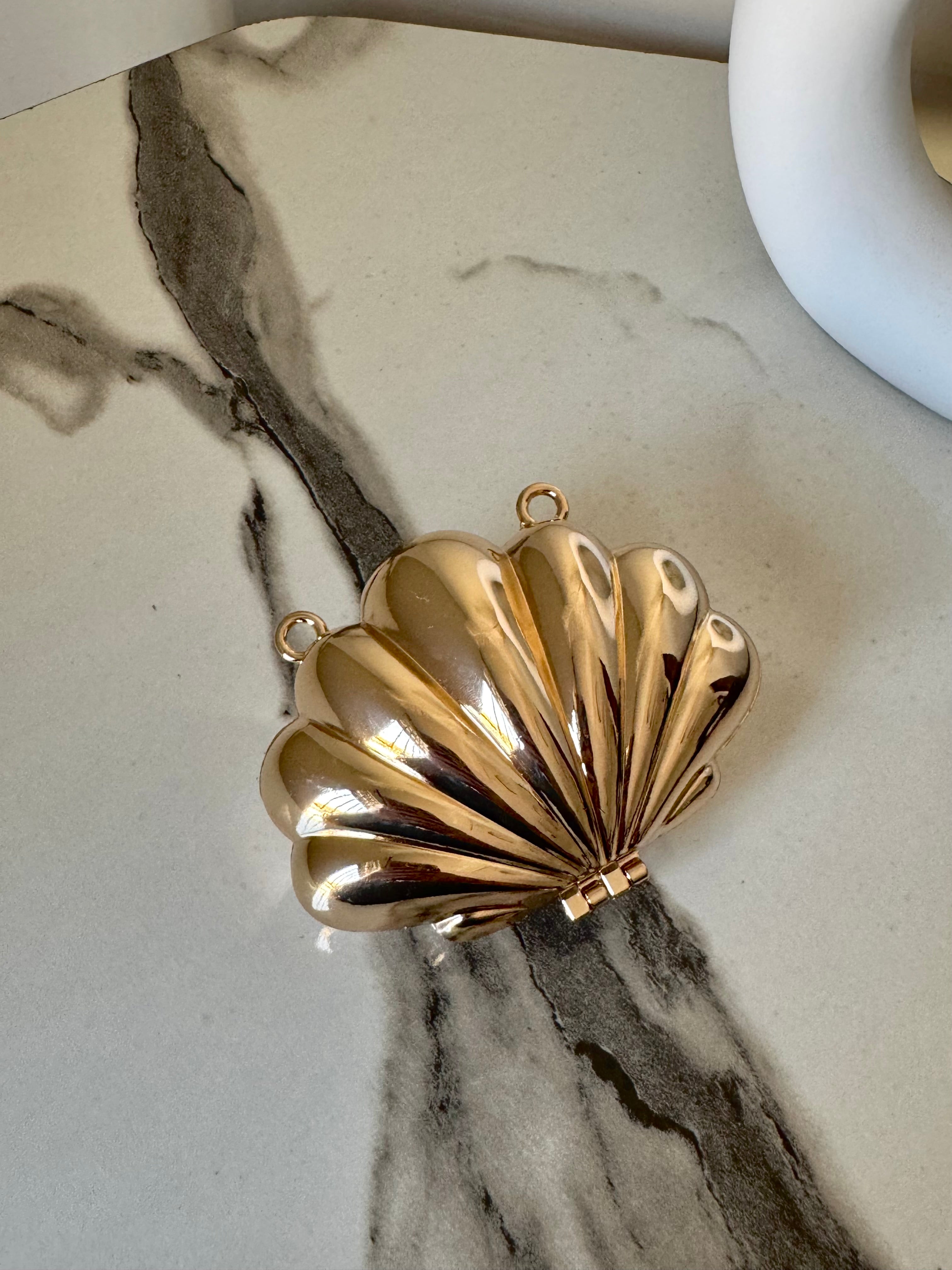 Seashell Metallic Clutch with Chain - Rose Gold