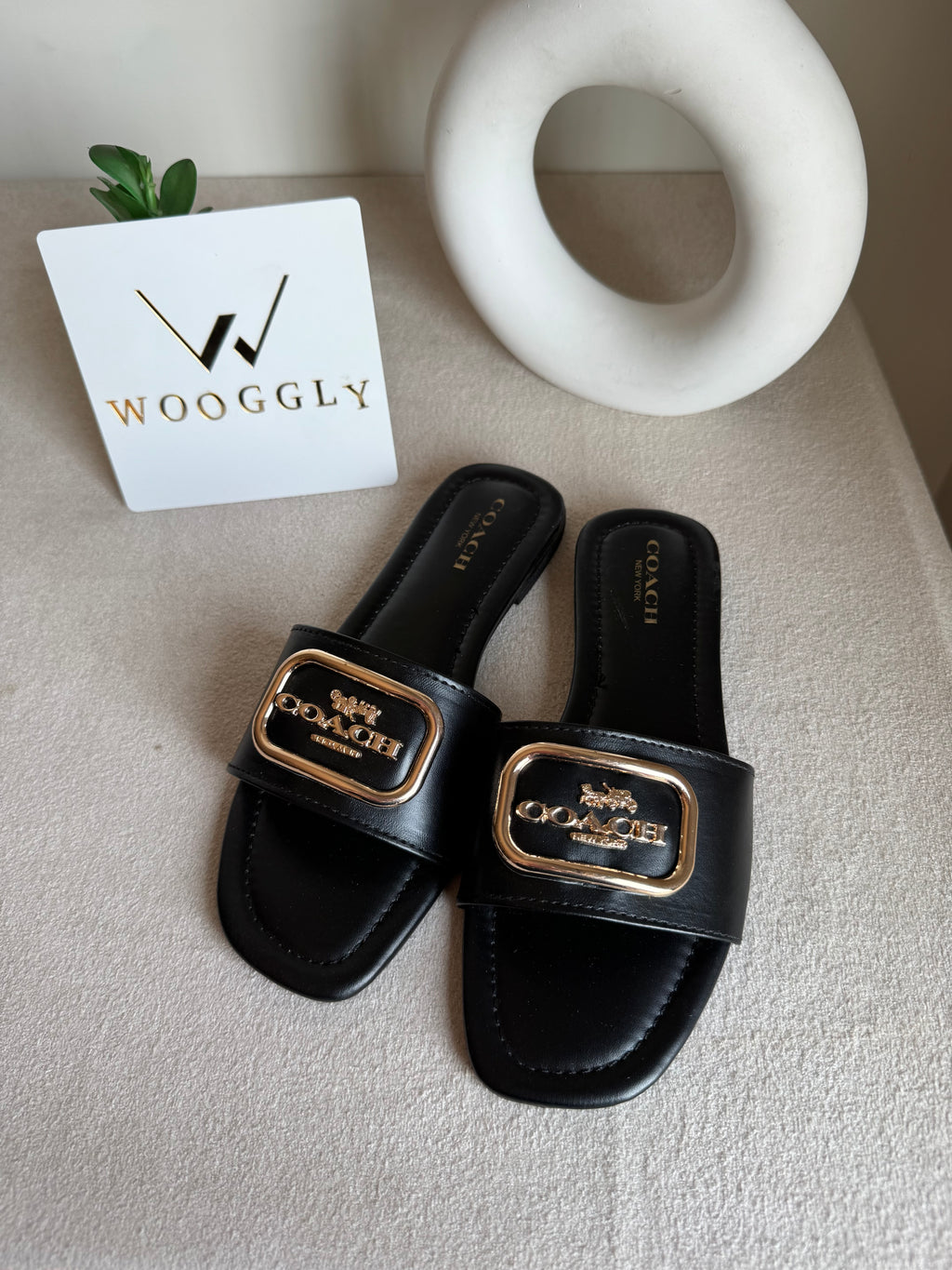 Minimal Coach Slides - Black