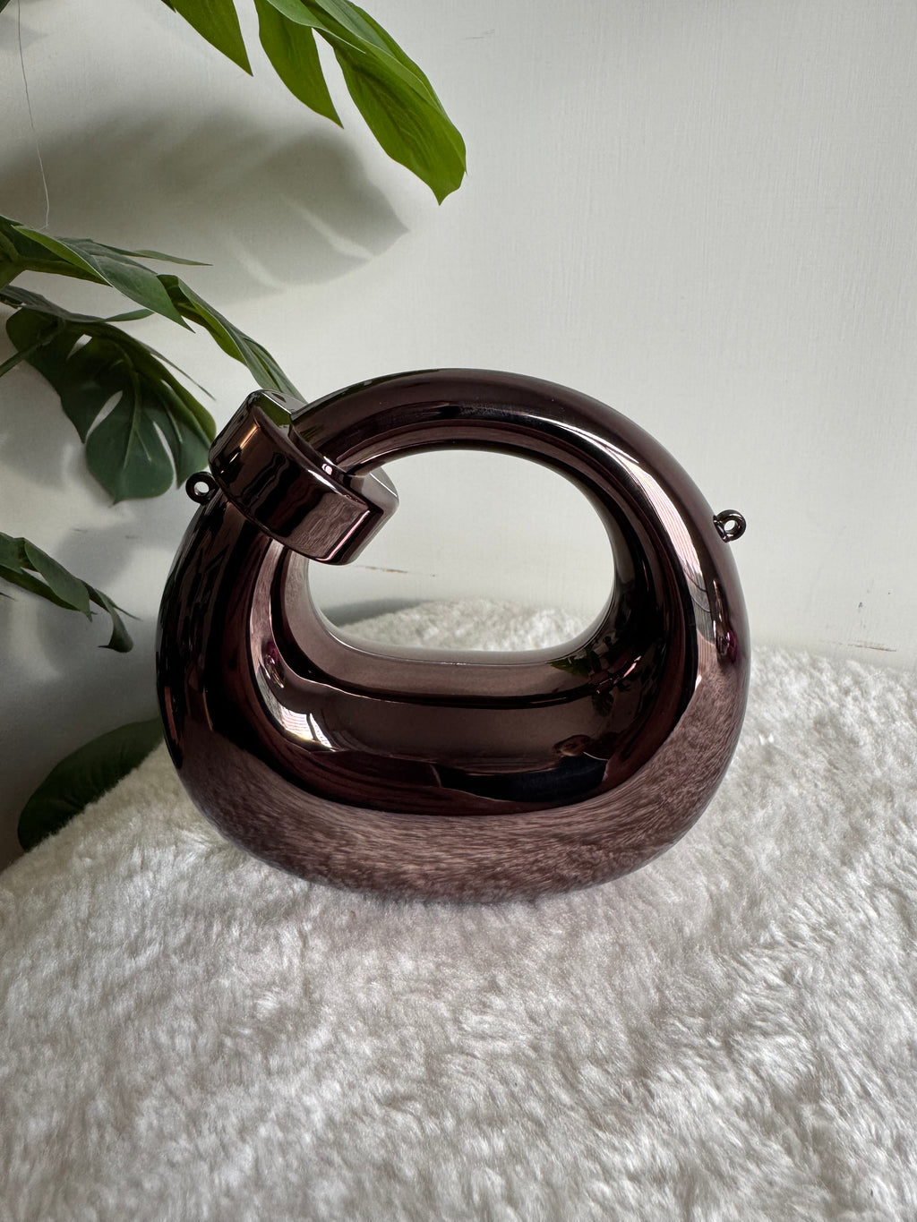 Viral Metallic Knot Clutch with Chain - Mini Black