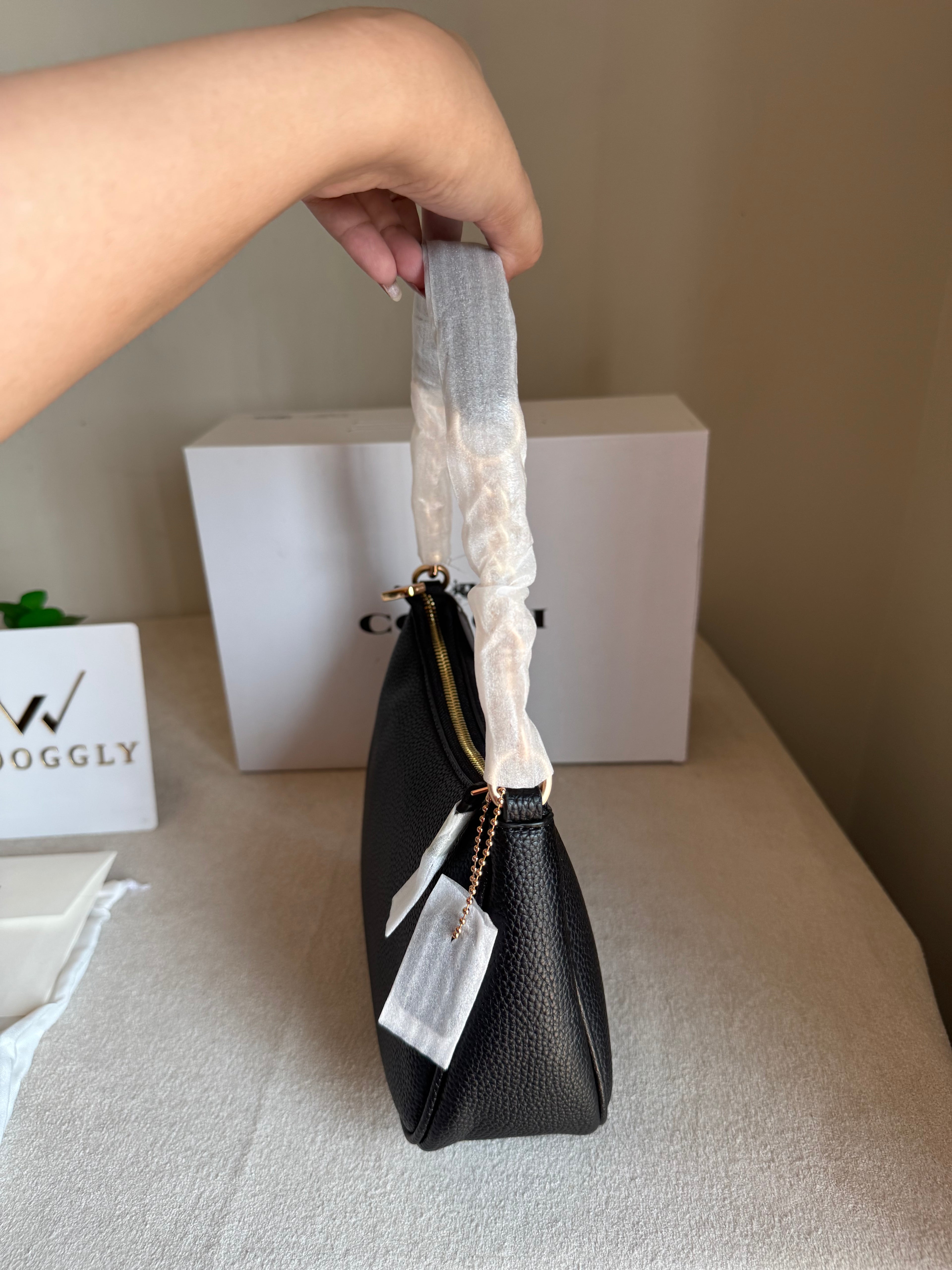 COACH TERI PREMIUM (Black) - MAGNETIC BOX PACKING