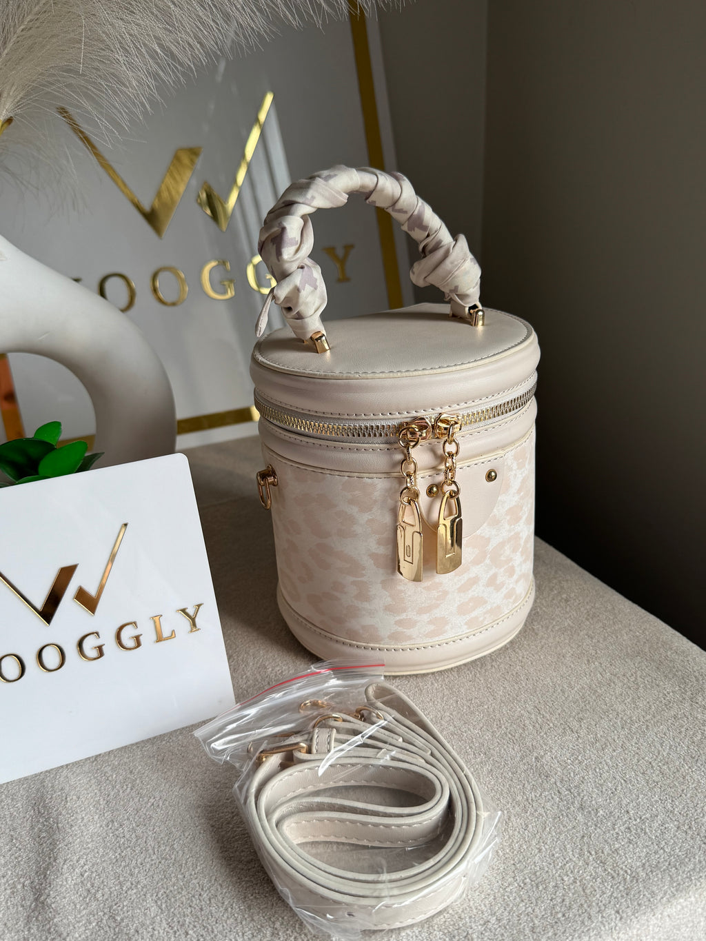 Cutest Crossbody Bag / Makeup Box White