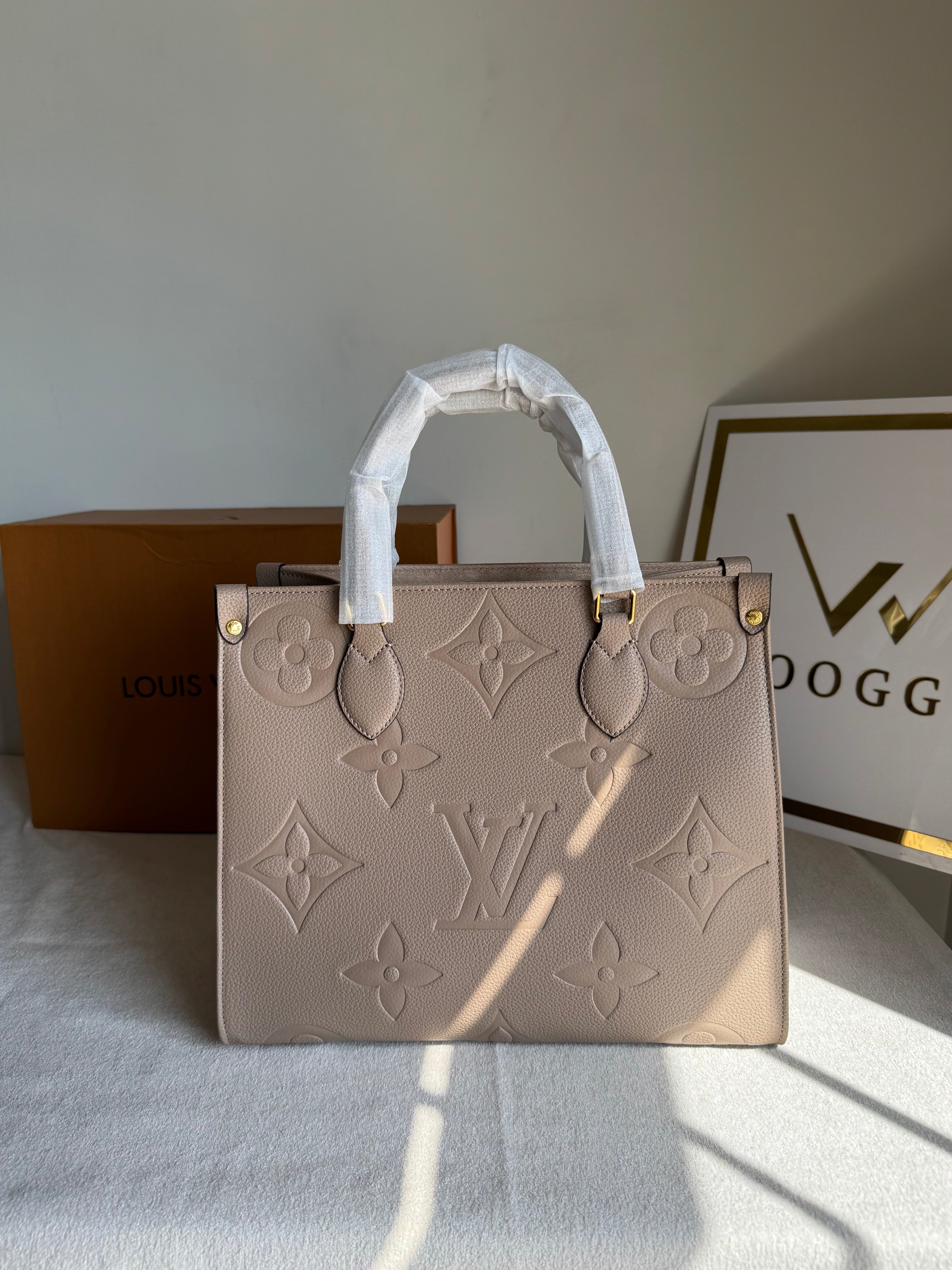 LV On The Go Tote Bag - Beige (BOX PACKING)
