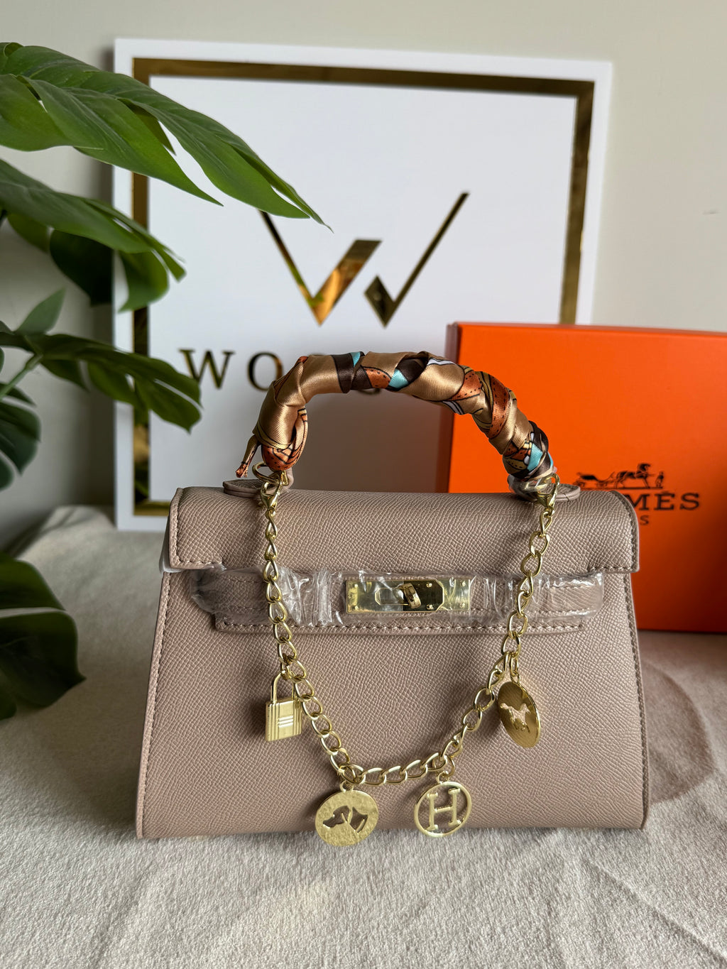 Hermes Kelly BOX PACKING with Chain and Silk Scarf (Beige)