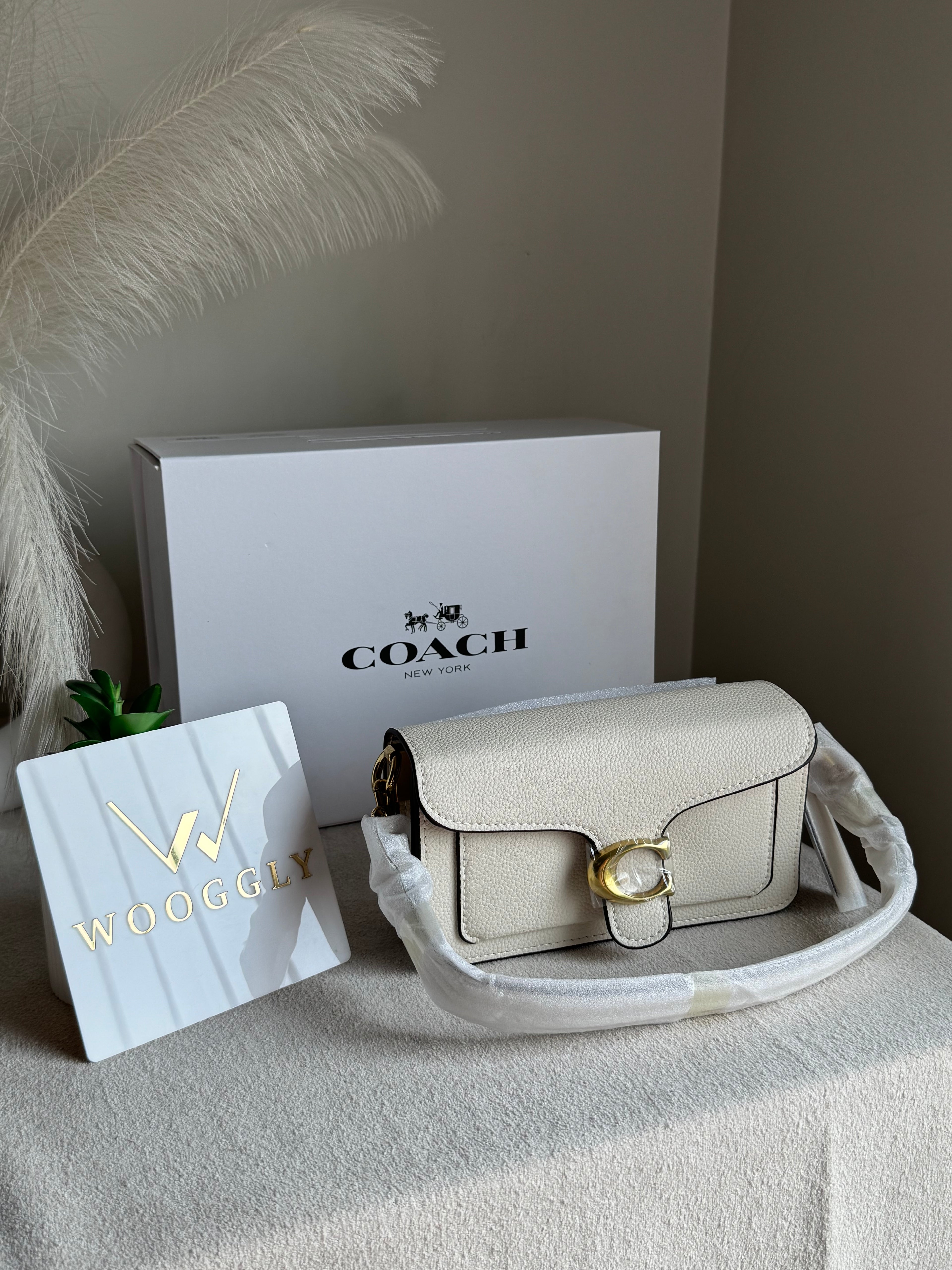 Coach TABBY Premium 20 (MINI) White - Magnetic BOX PACKING