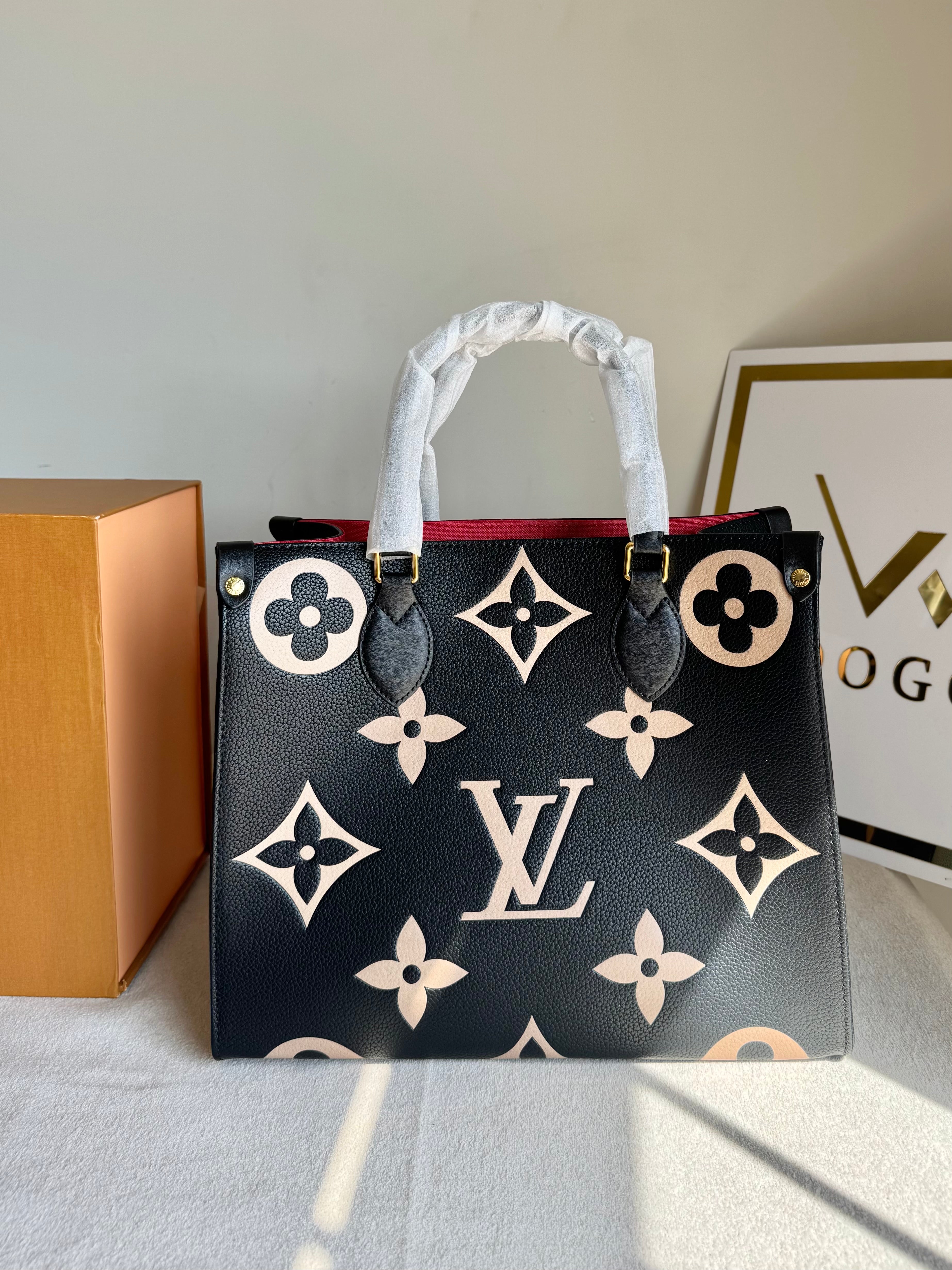 LV On The Go Tote Bag - Black with Beige (BOX PACKING)