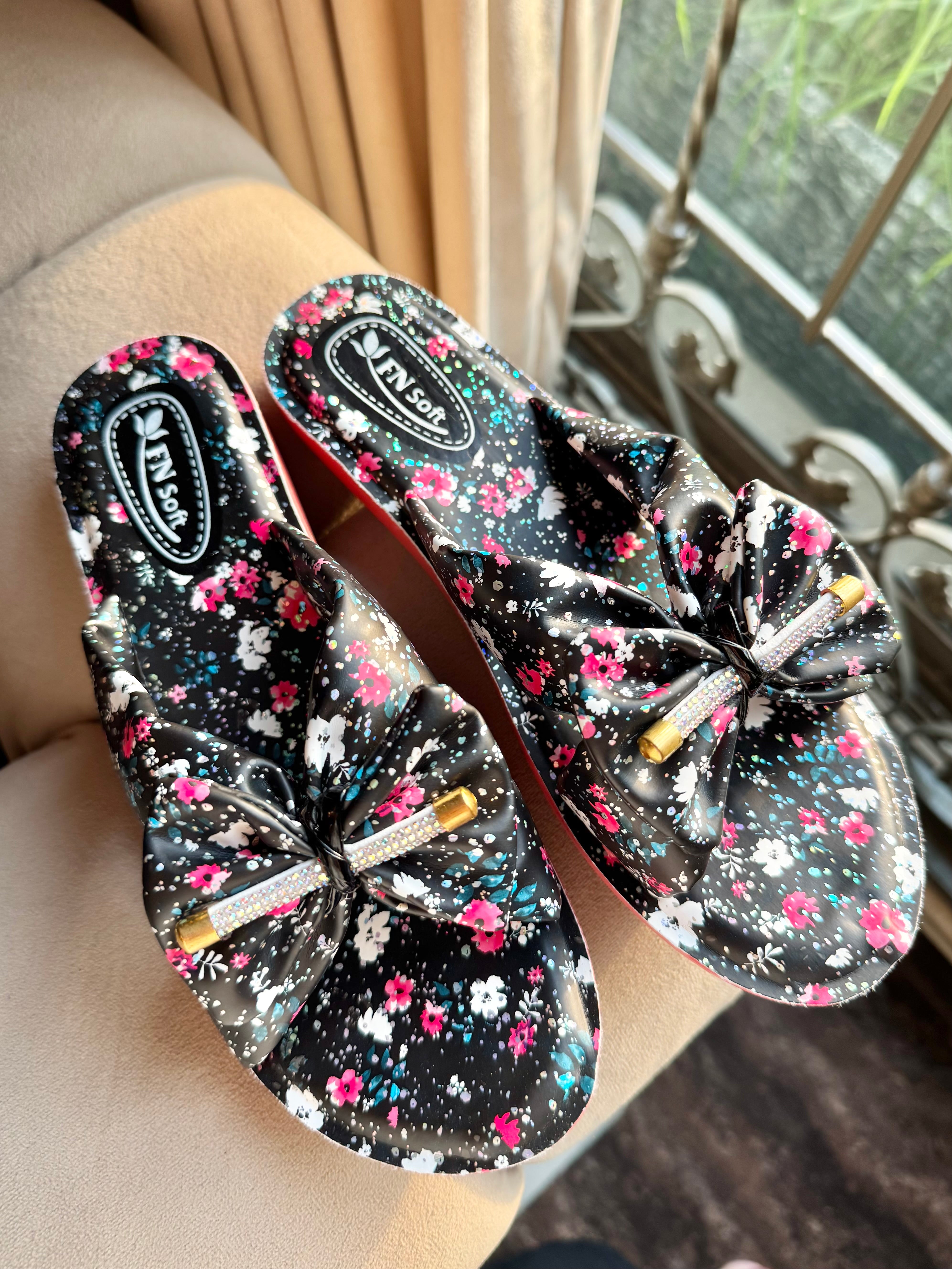 Soft Floral Fantasy Slides - Black