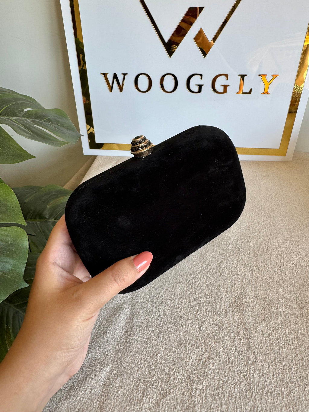 Zeenat Clutch - Black