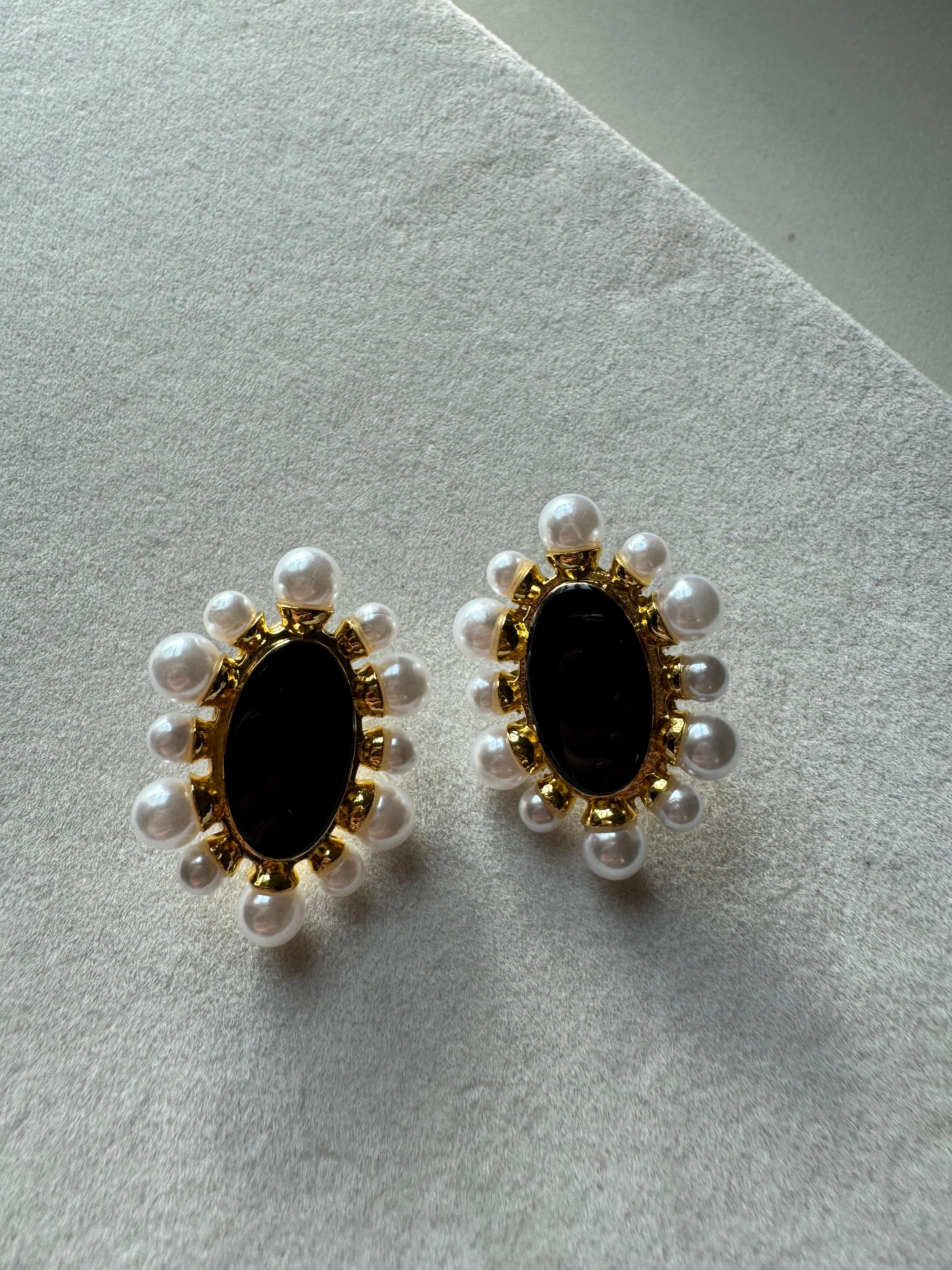 Lunar Essence Studs - Black & Pearl