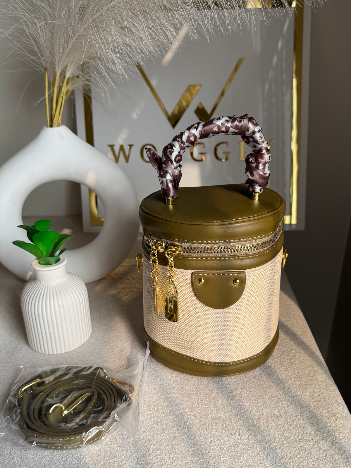 Cutest Crossbody Bag / Makeup Box Cream & Olive
