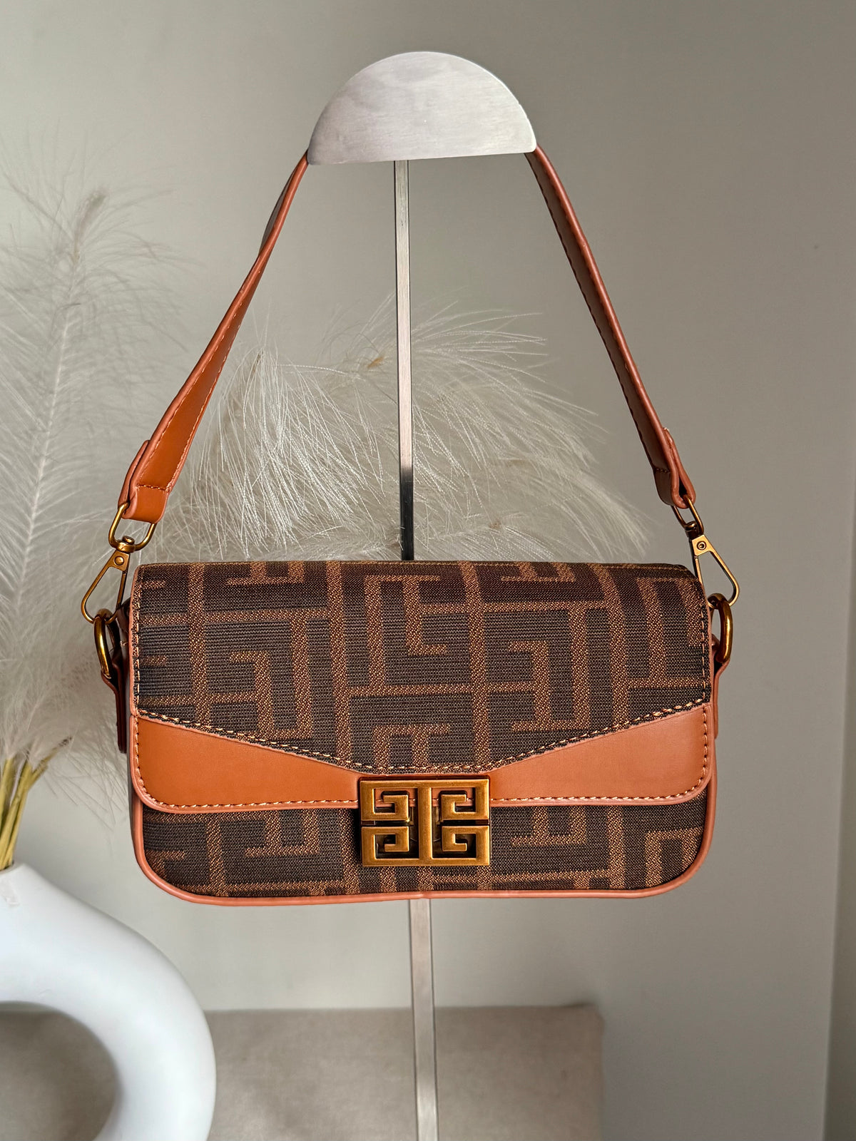 Chic Baguette Bag Brown