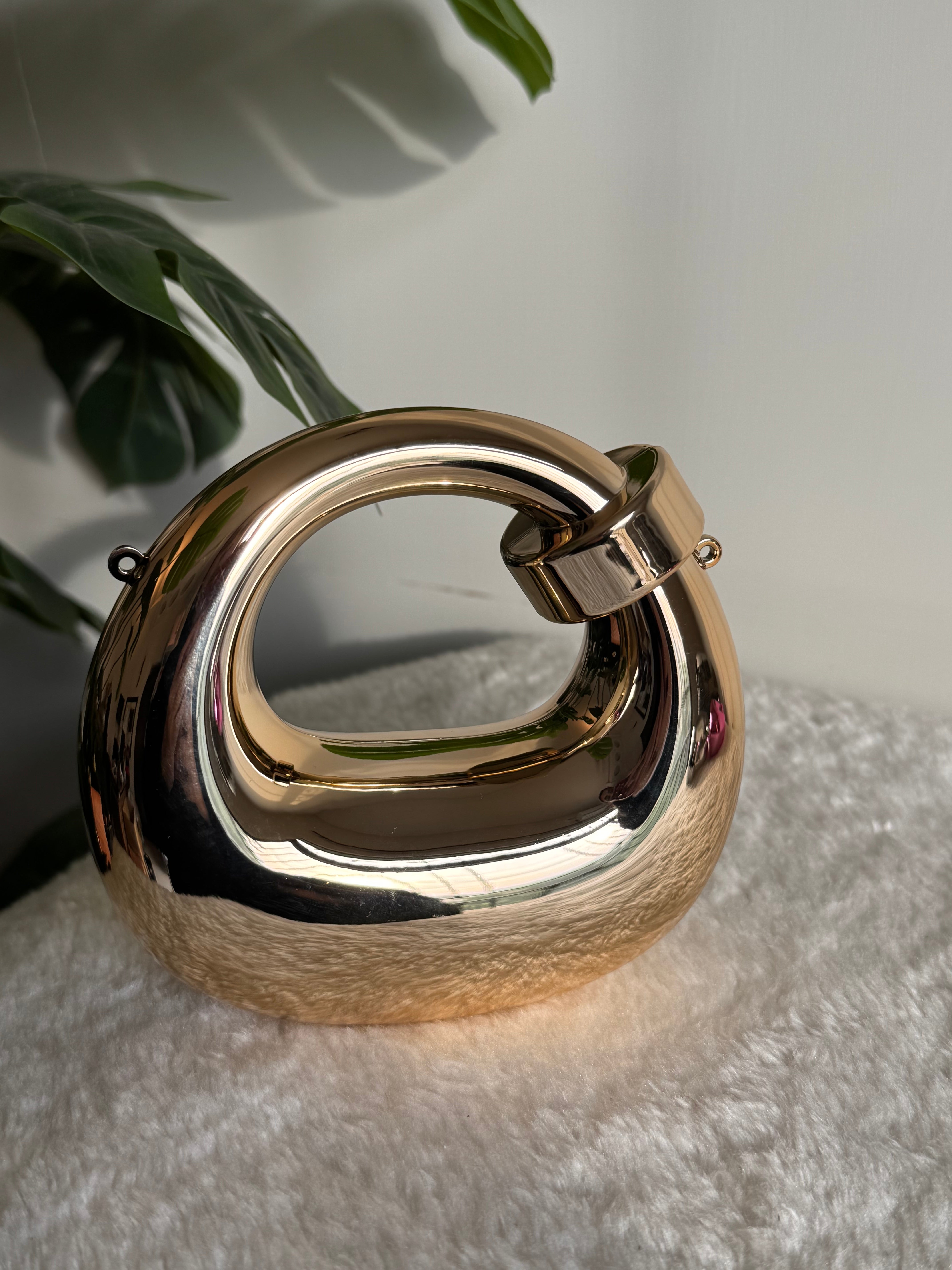 Viral Metallic Knot Clutch with Chain - Mini Gold