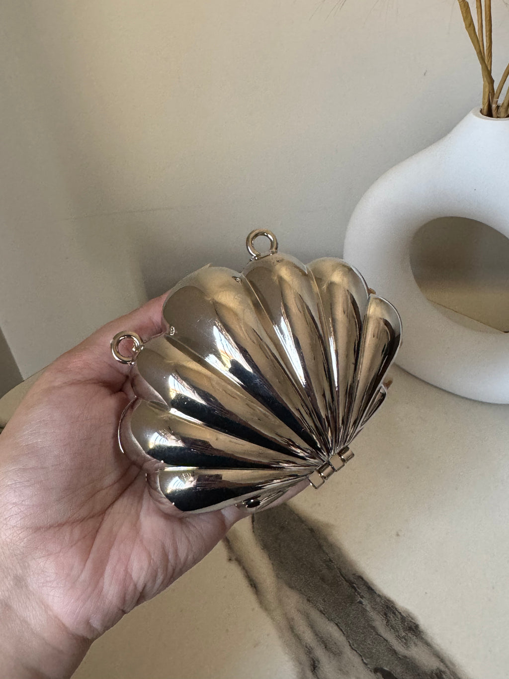 Seashell Metallic Clutch with Chain - Silver
