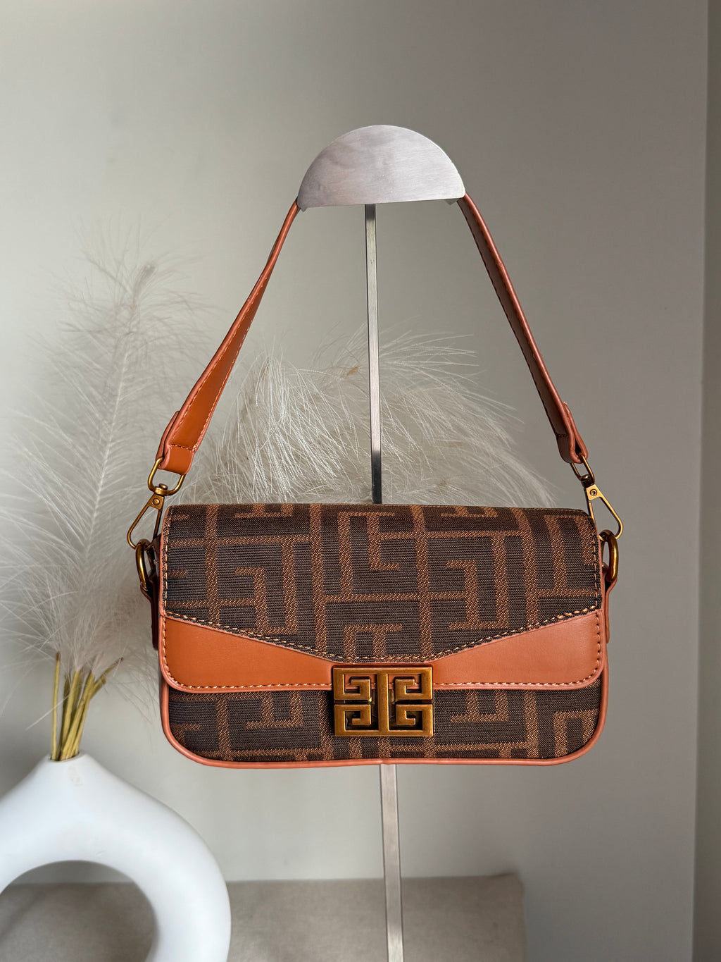Chic Baguette Bag Brown