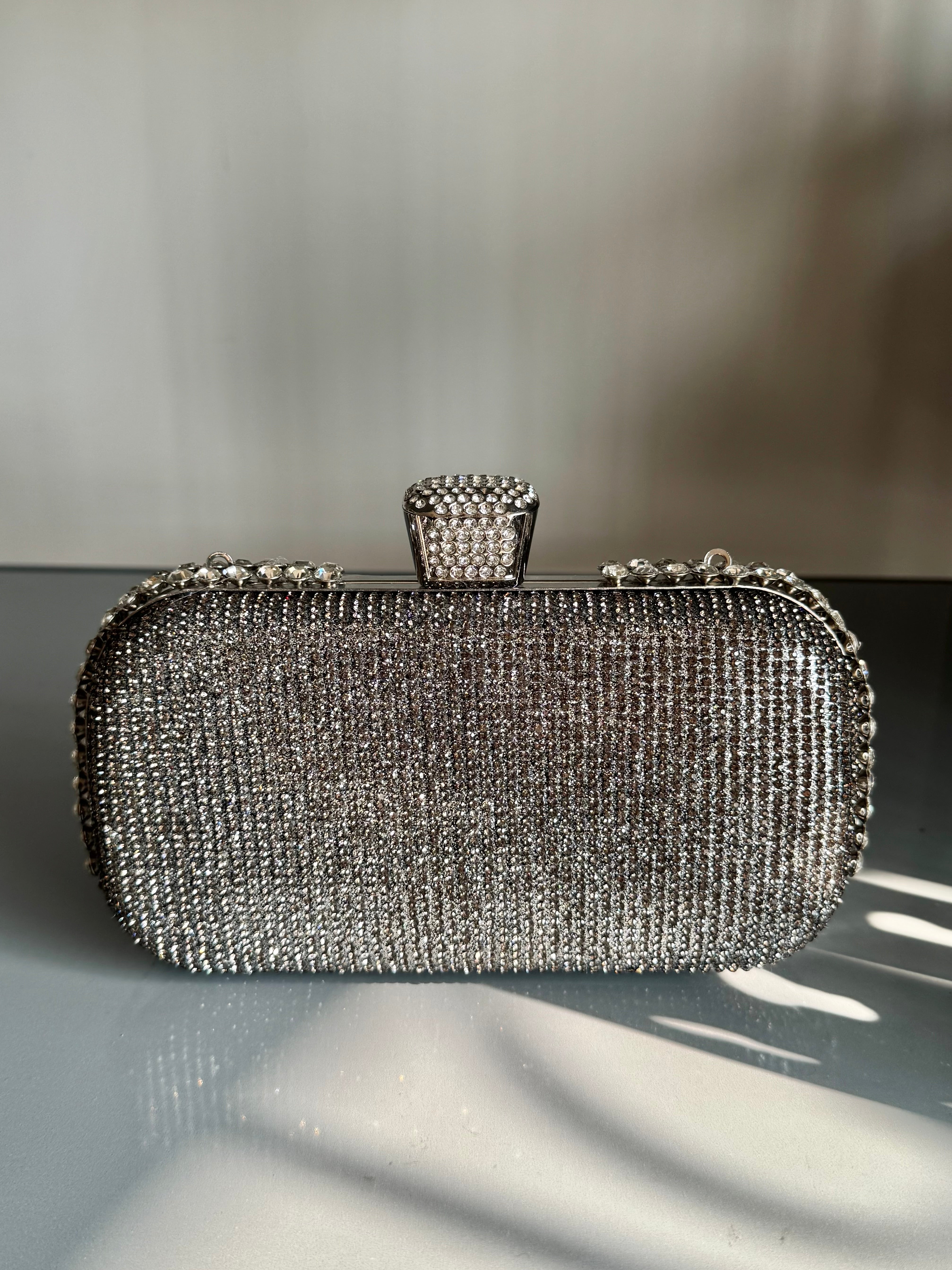 Diva Mode Clutch - Silverish Grey