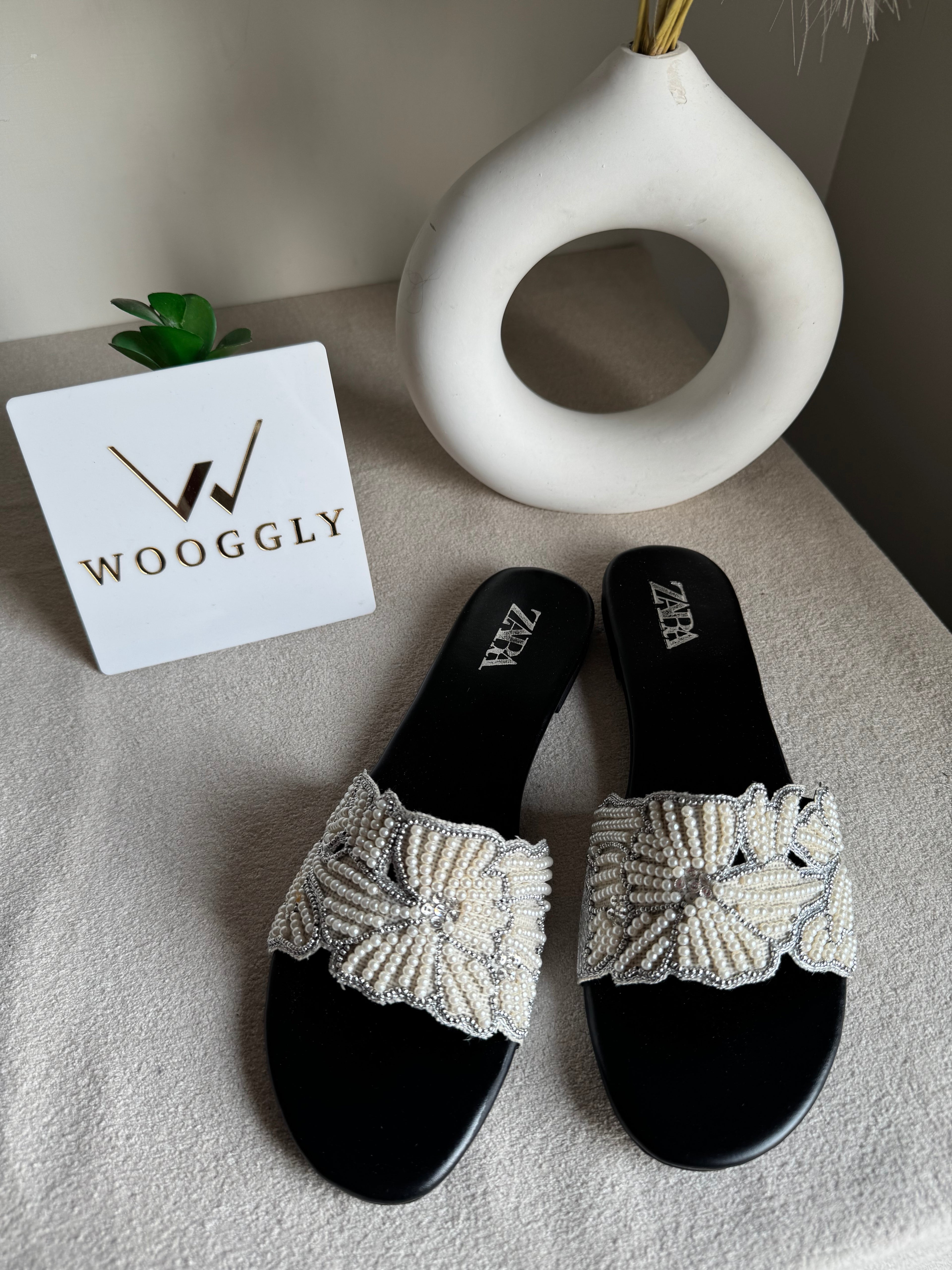Zara Sugar Bloom Slides - Black