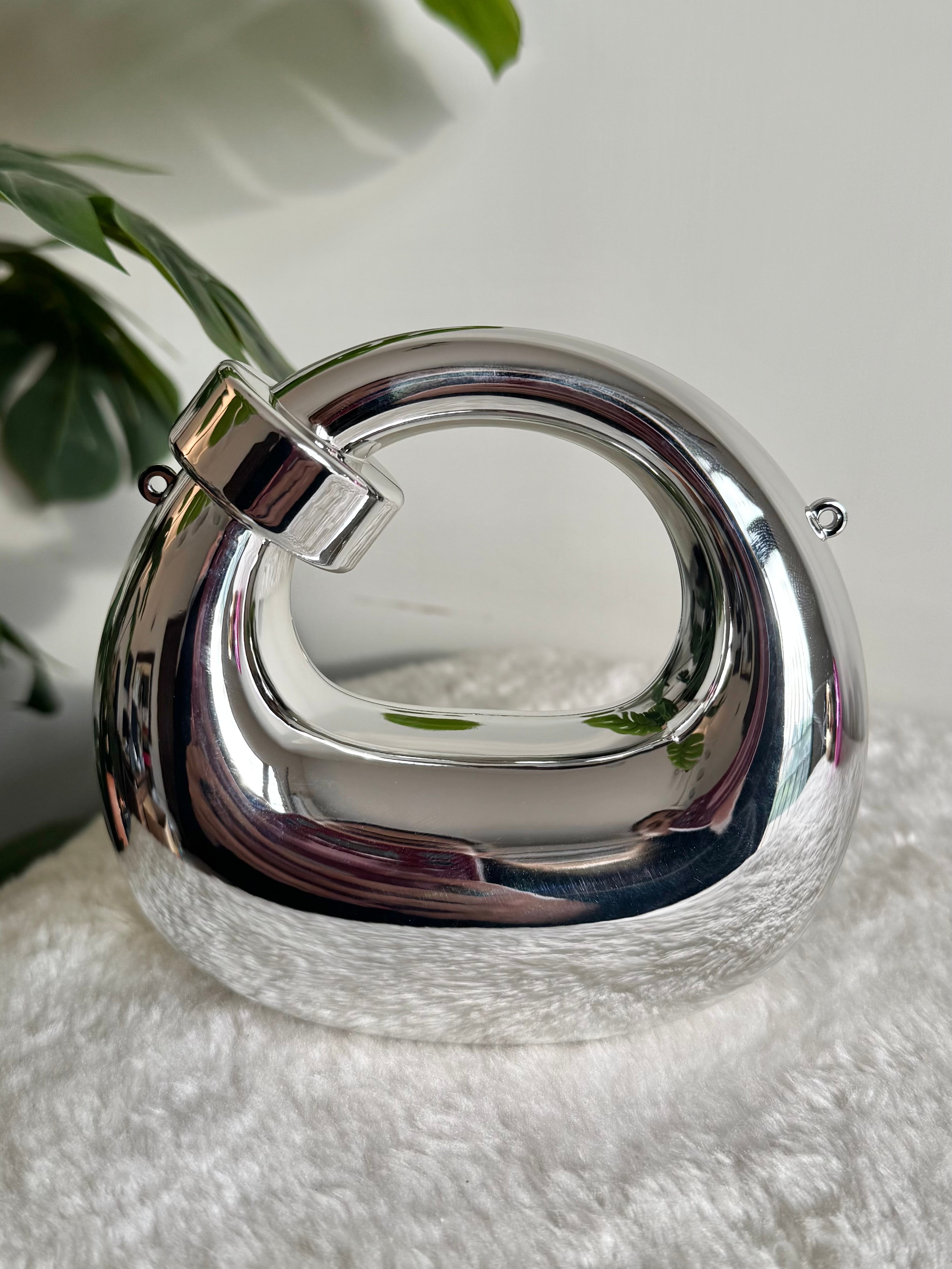 Viral Metallic Knot Clutch with Chain - Mini Silver