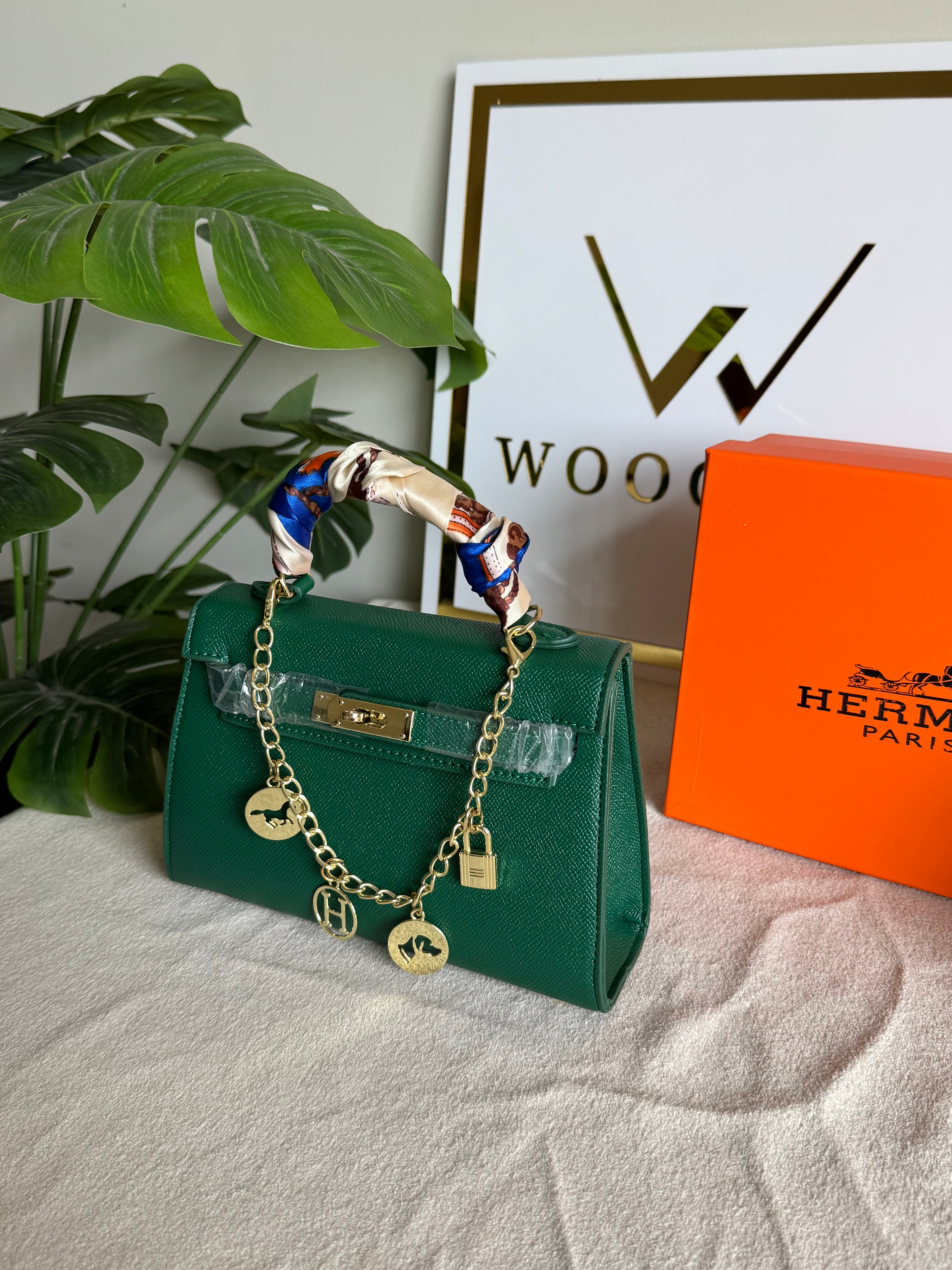 Hermes Kelly BOX PACKING with Chain and Silk Scarf (Green)