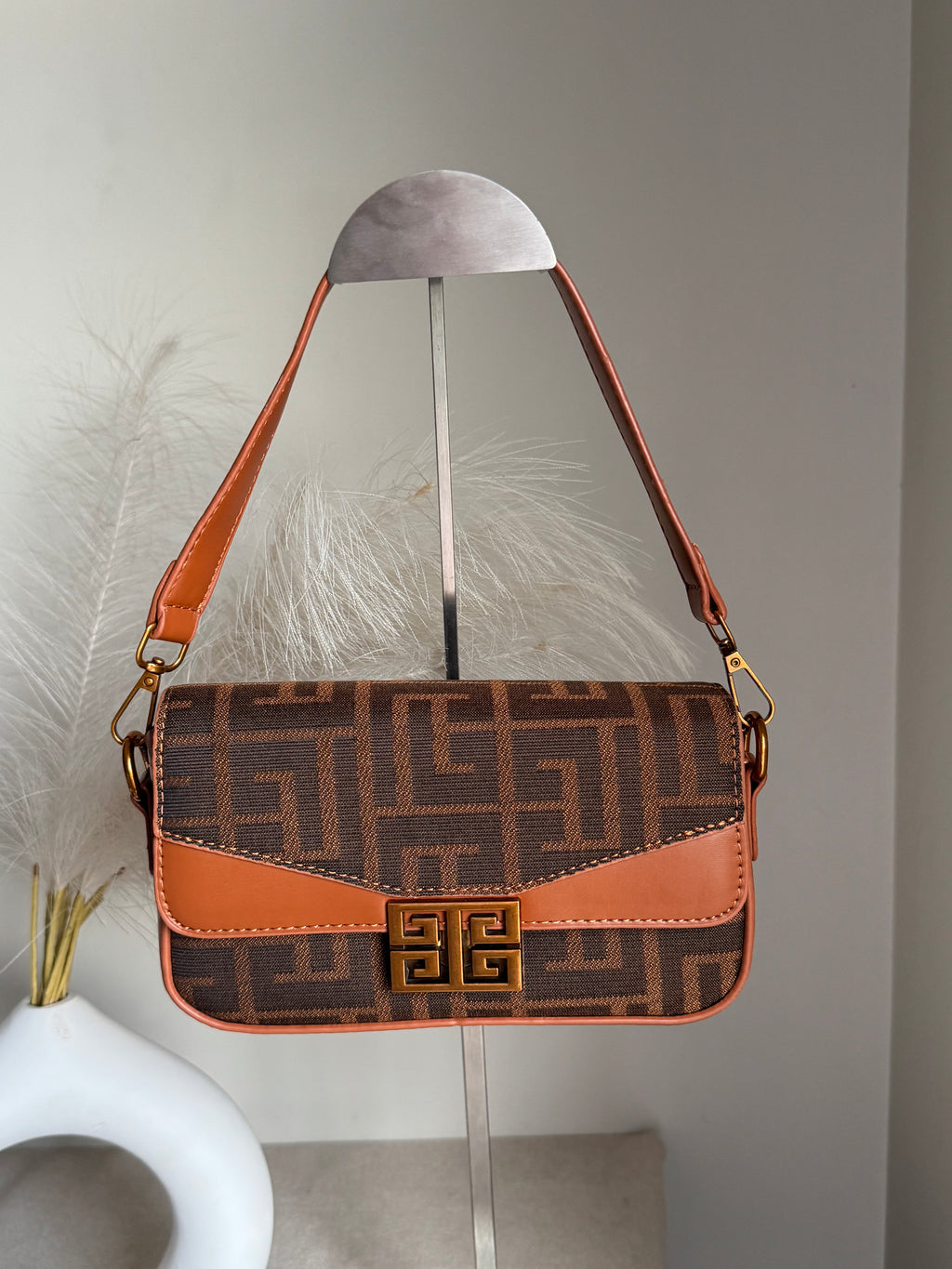 Chic Baguette Bag Brown
