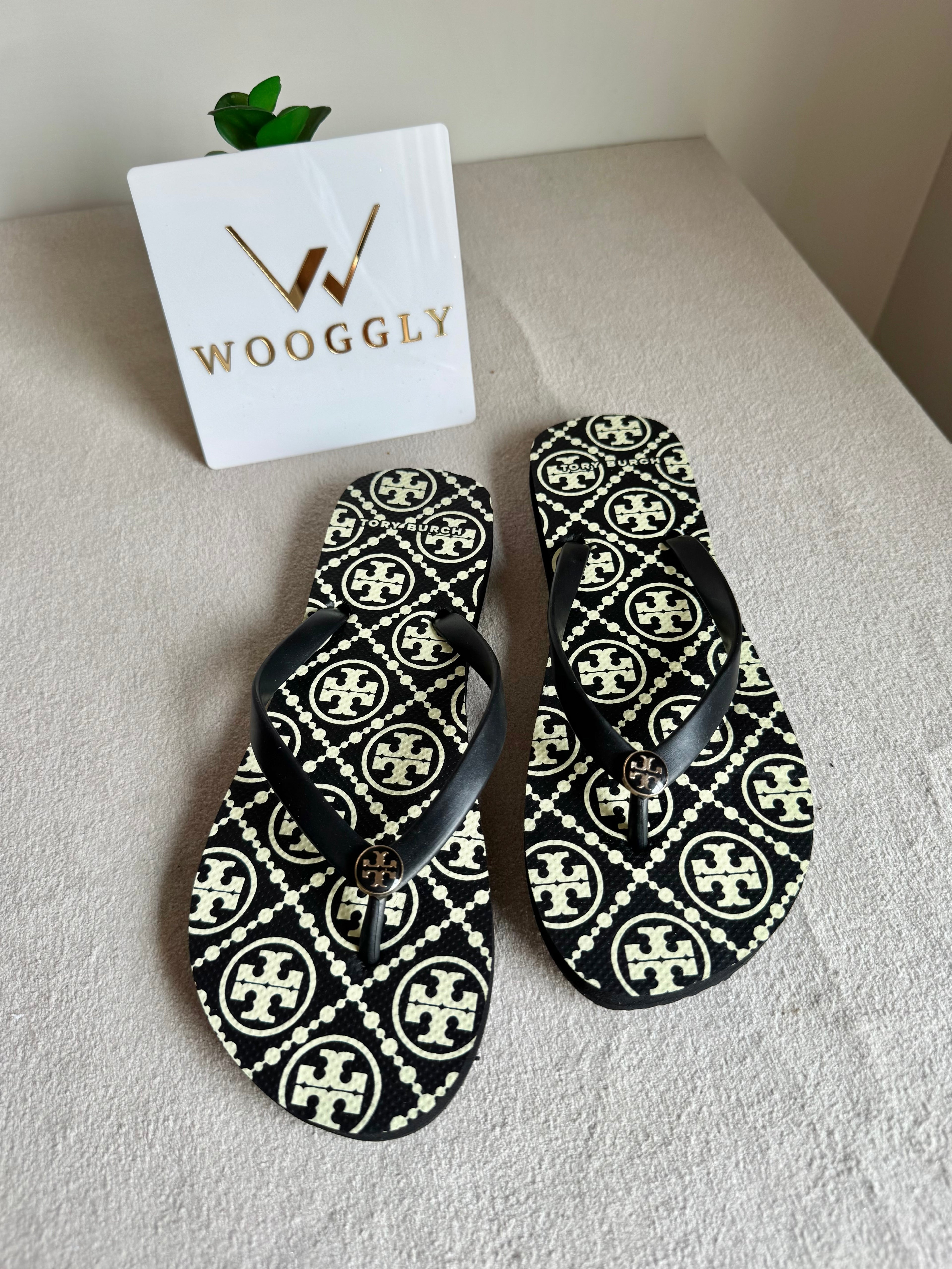 Classic Tory Burch Black & White Comfy Flip Flops