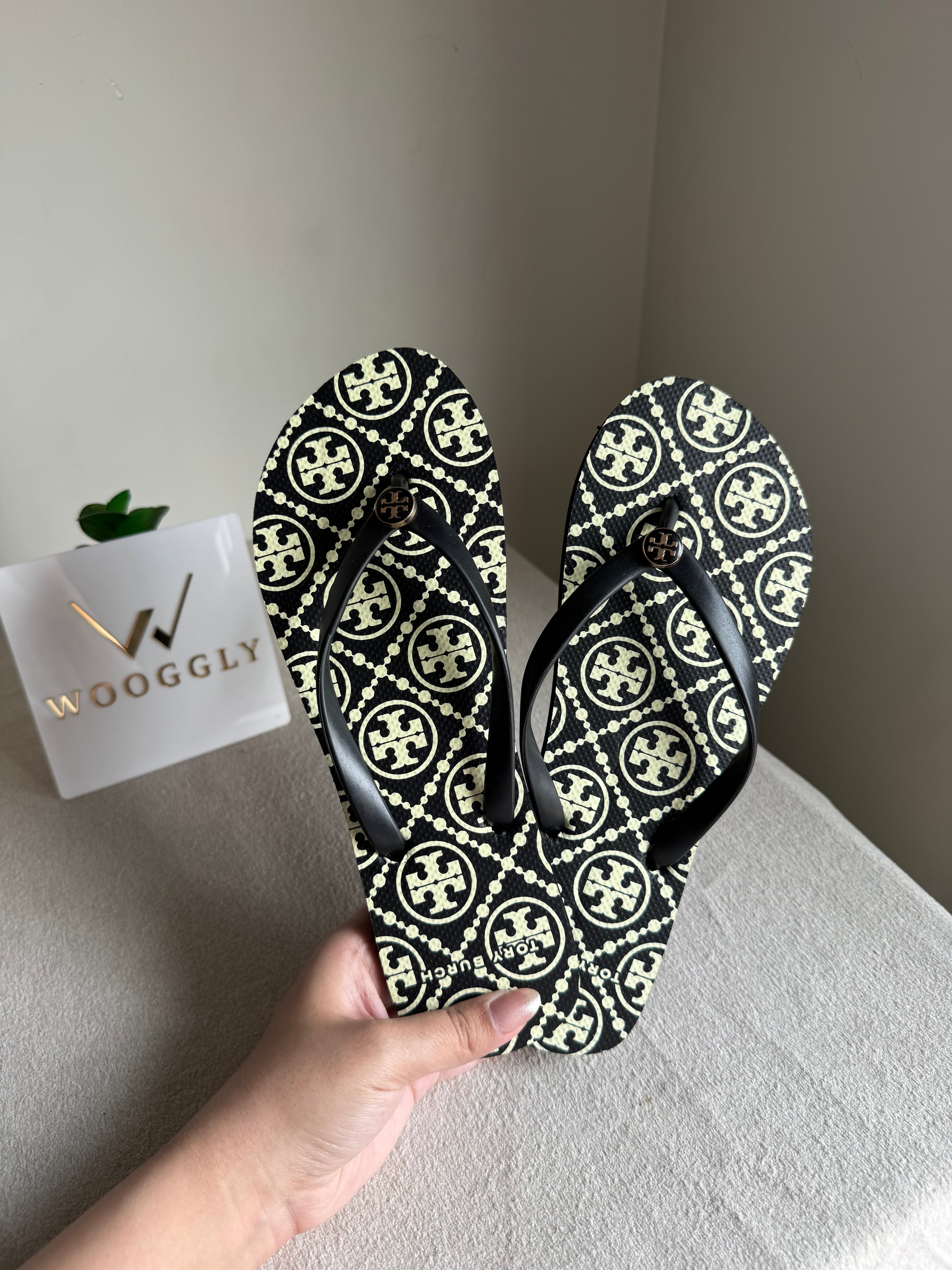 Classic Tory Burch Black & White Comfy Flip Flops