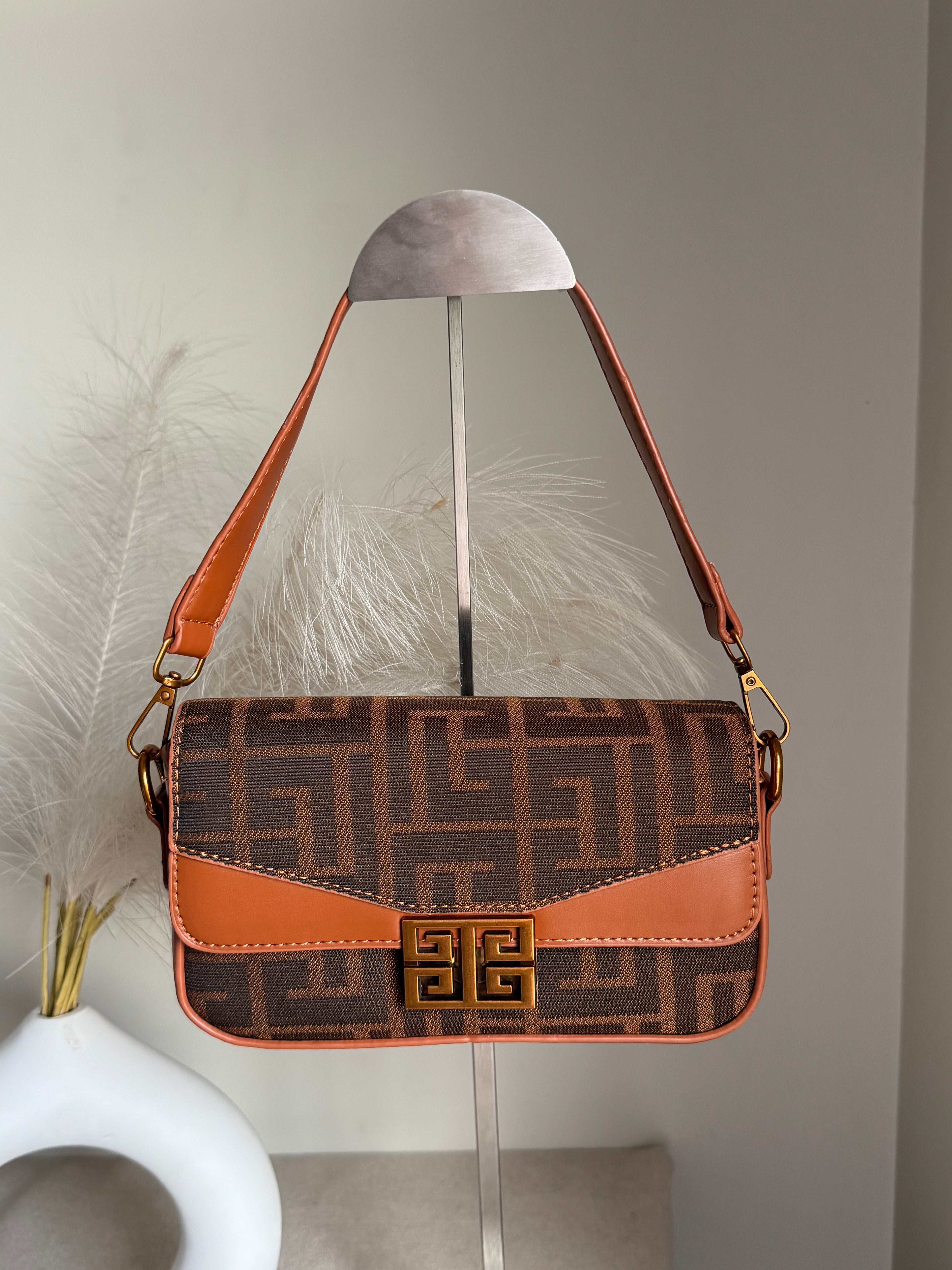 Chic Baguette Bag Brown