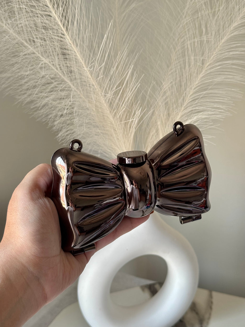 Bow Clutch - Black with Chain