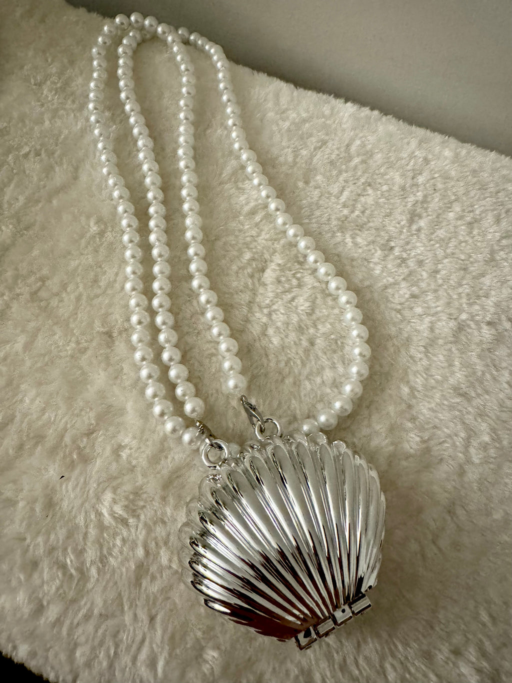 Shell Acrylic Clutch with Pearl Chain - Silver