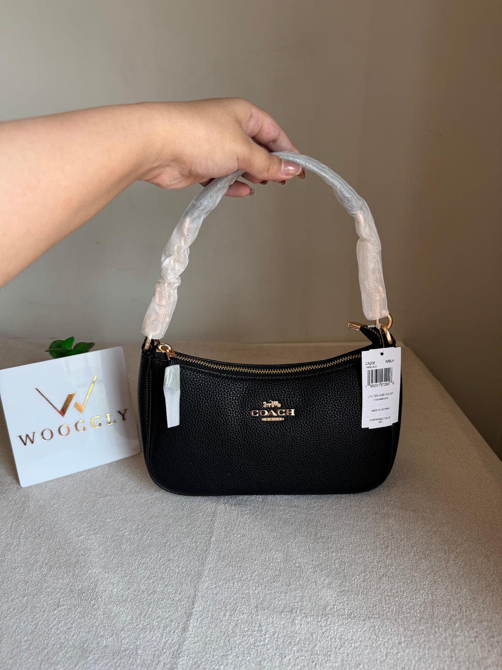 COACH TERI PREMIUM (Black) - MAGNETIC BOX PACKING