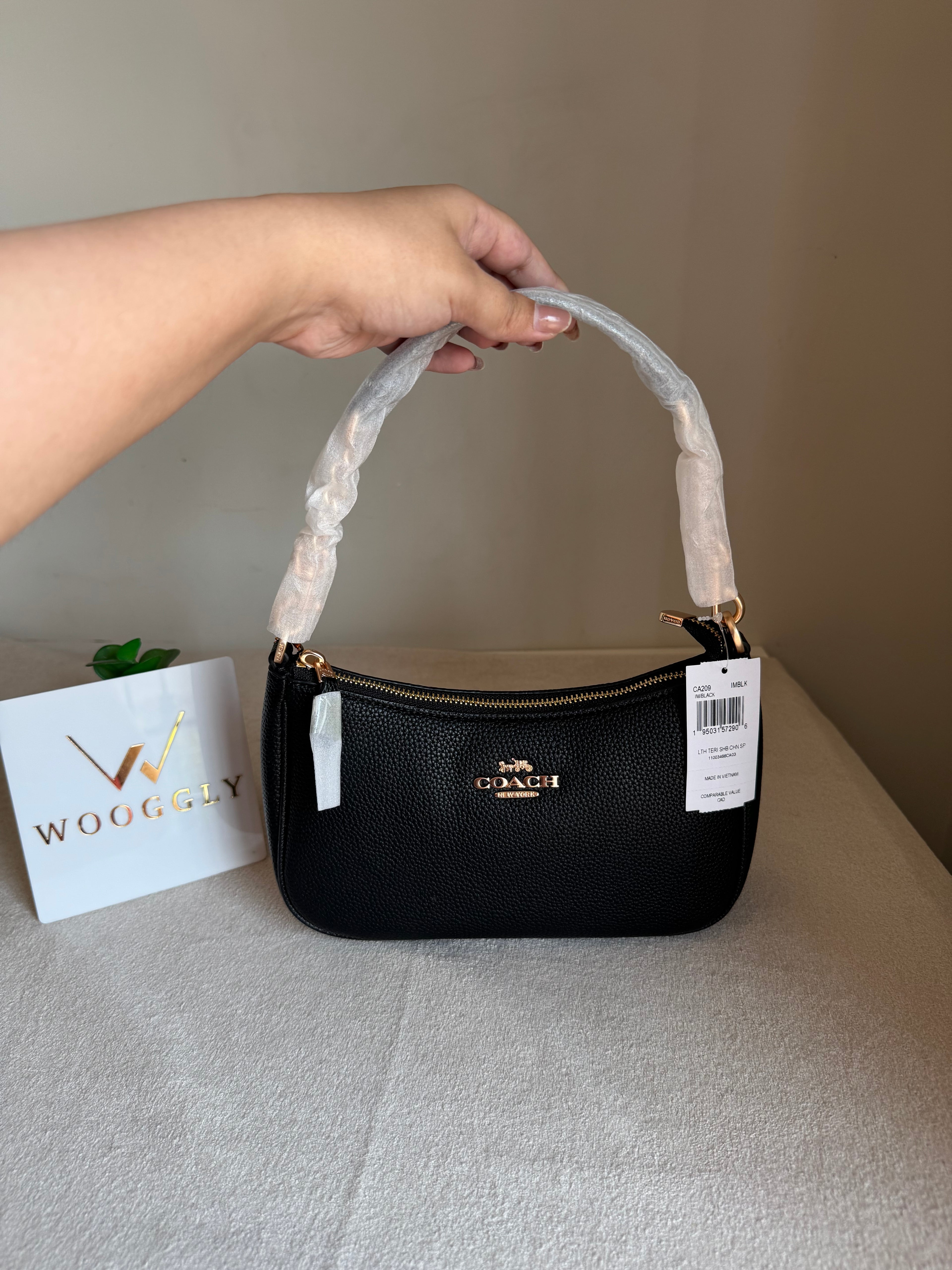 COACH TERI PREMIUM (Black) - MAGNETIC BOX PACKING