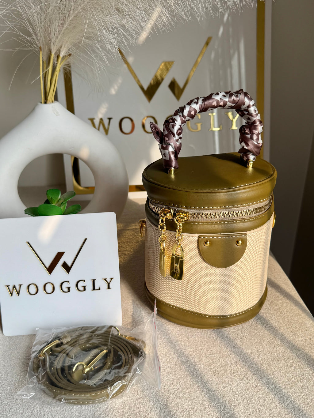 Cutest Crossbody Bag / Makeup Box Cream & Olive