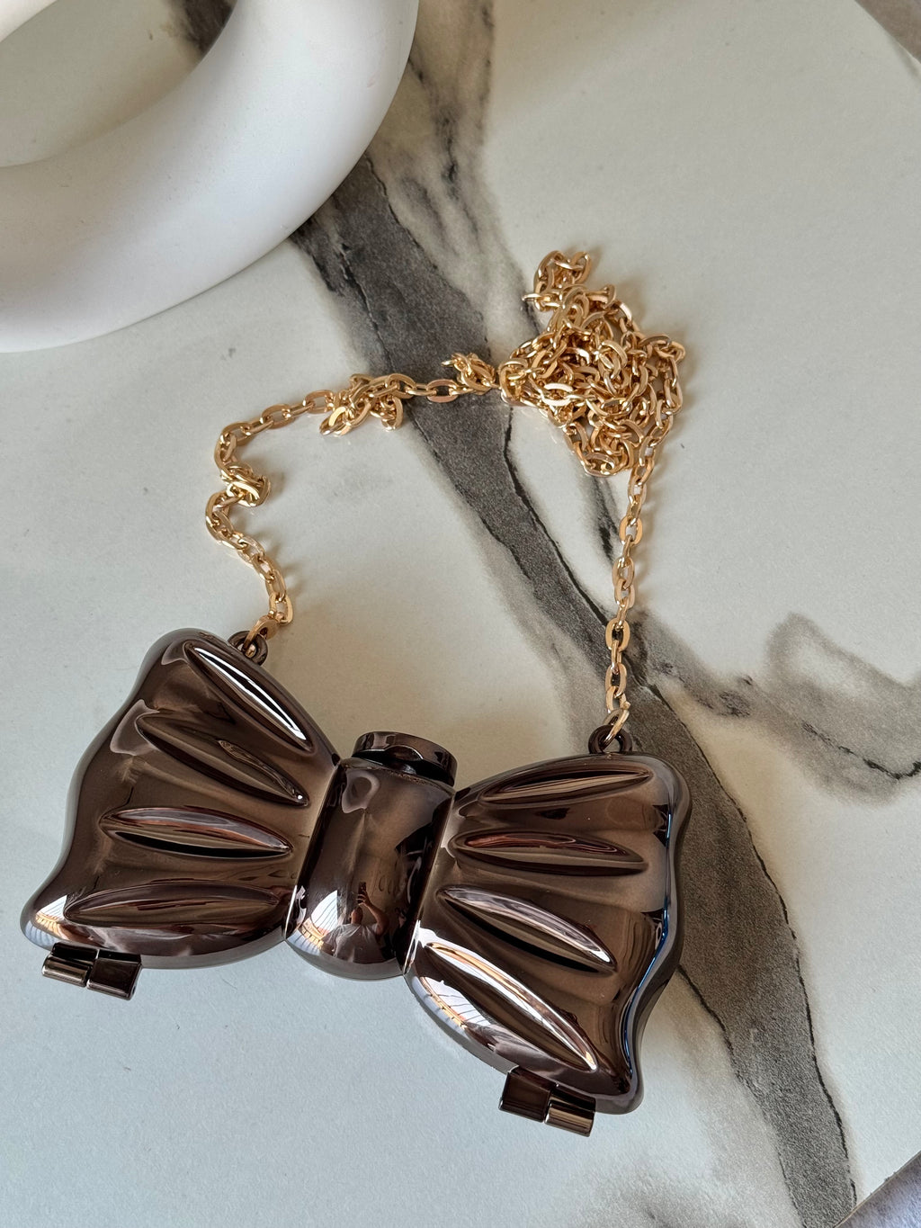 Bow Clutch - Black with Chain