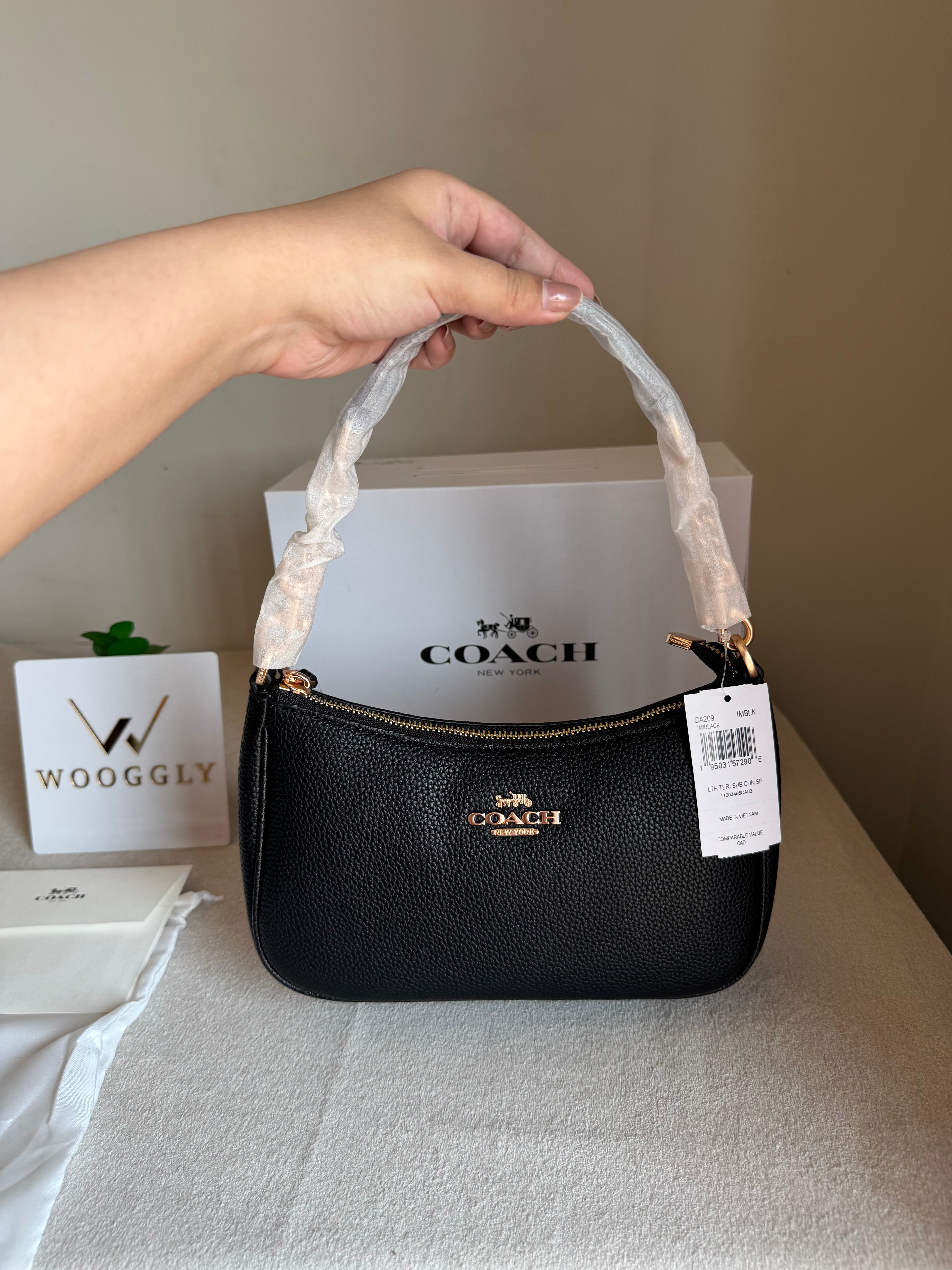 COACH TERI PREMIUM (Black) - MAGNETIC BOX PACKING