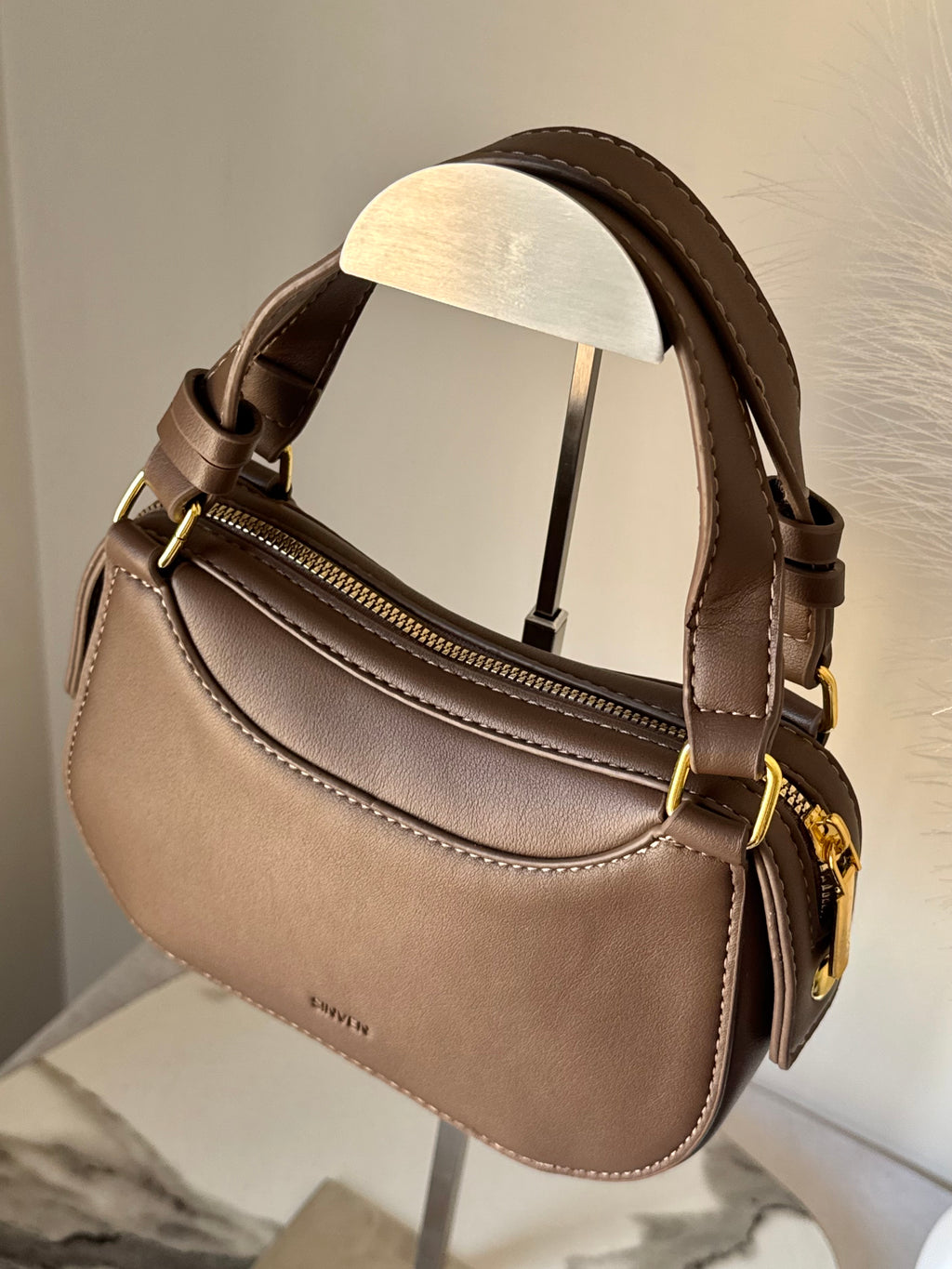 Sleek Aura Bag - Olive