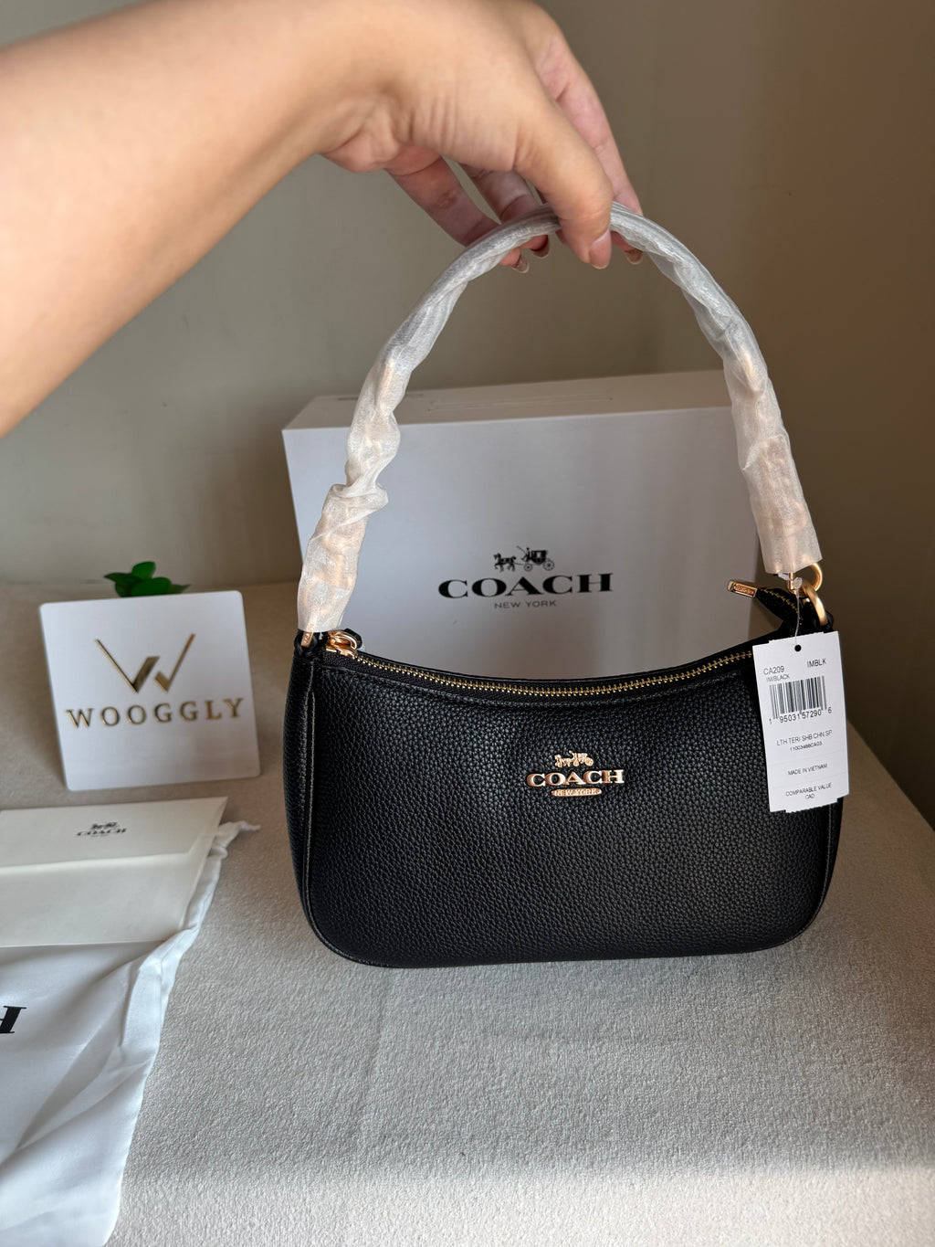 COACH TERI PREMIUM (Black) - MAGNETIC BOX PACKING