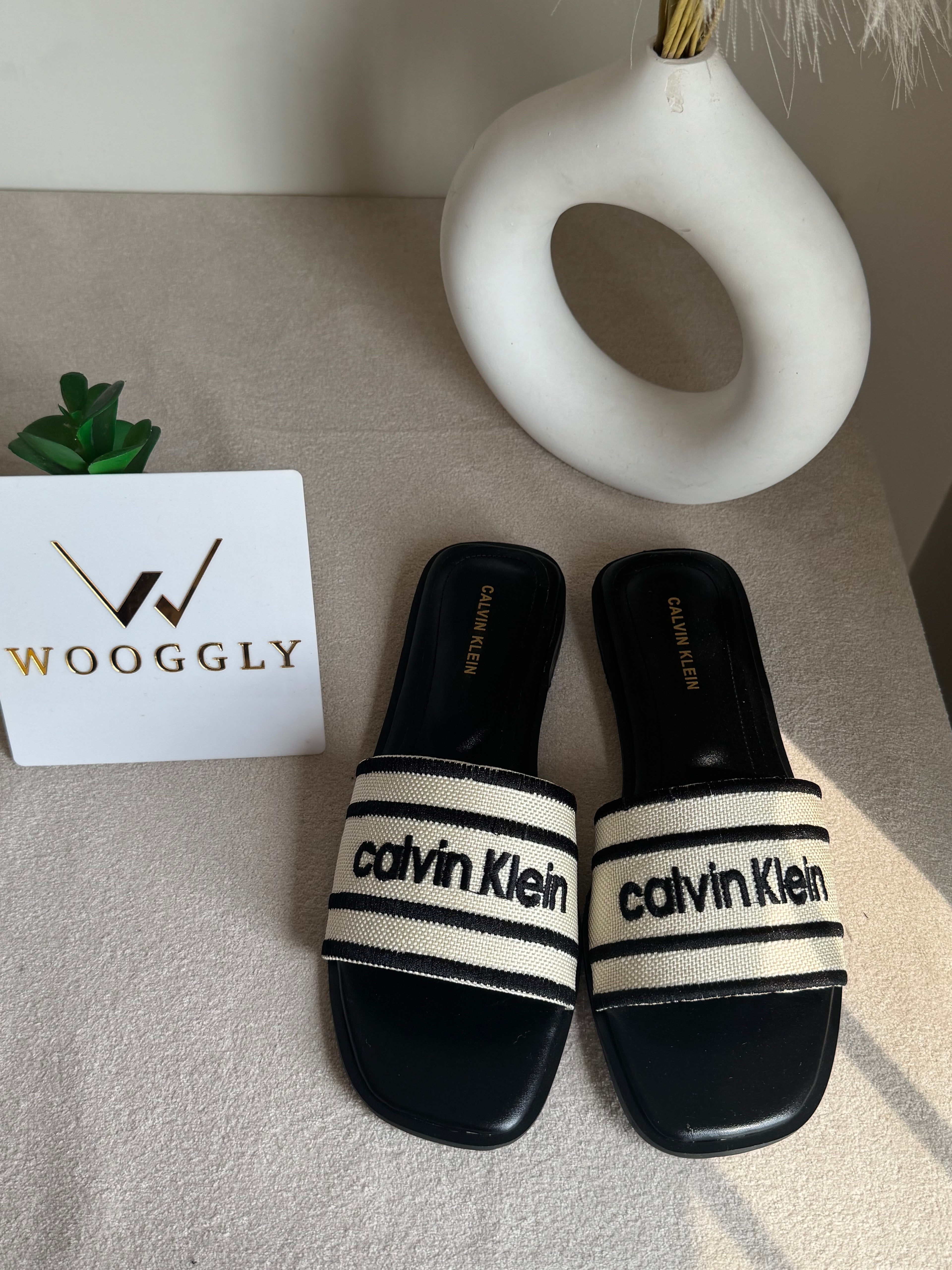 Chic CK Slides - Black & White