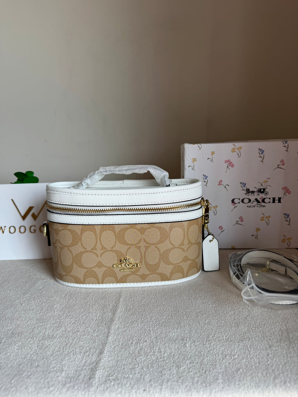COACH Premium Bucket Bag (Apricot White) with Long Strap - BOX PACKING (Copy)