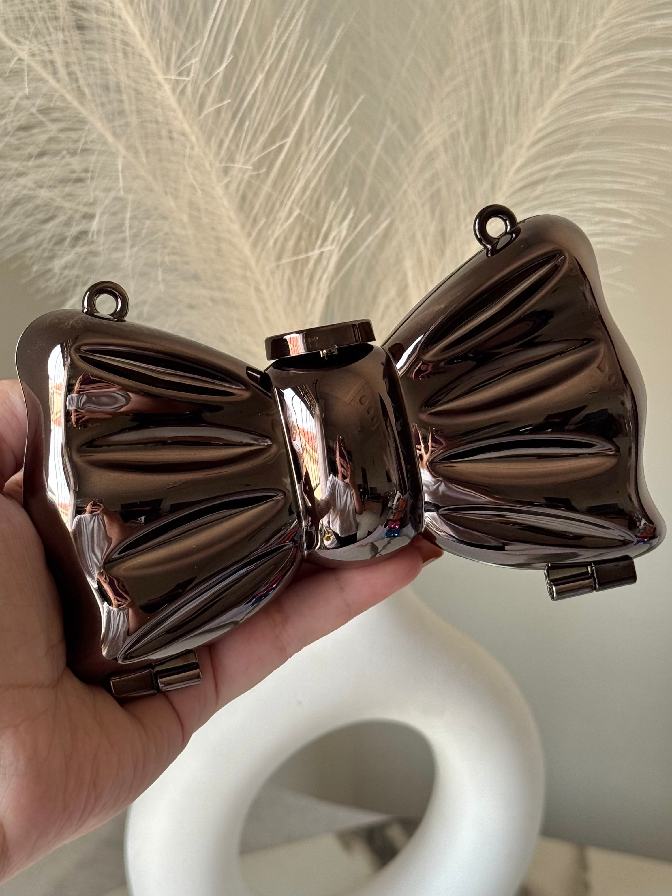 Bow Clutch - Black with Chain