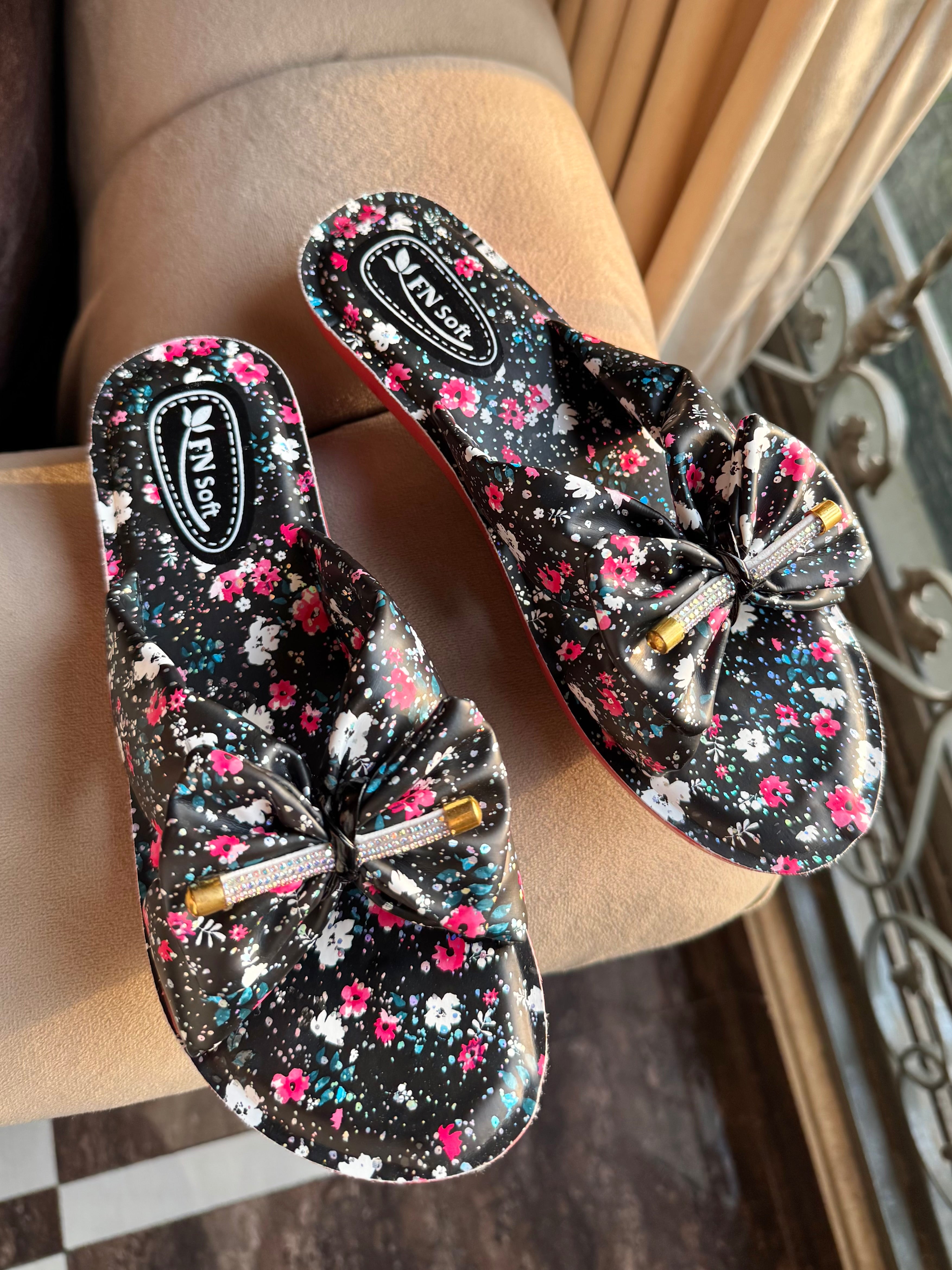 Soft Floral Fantasy Slides - Black
