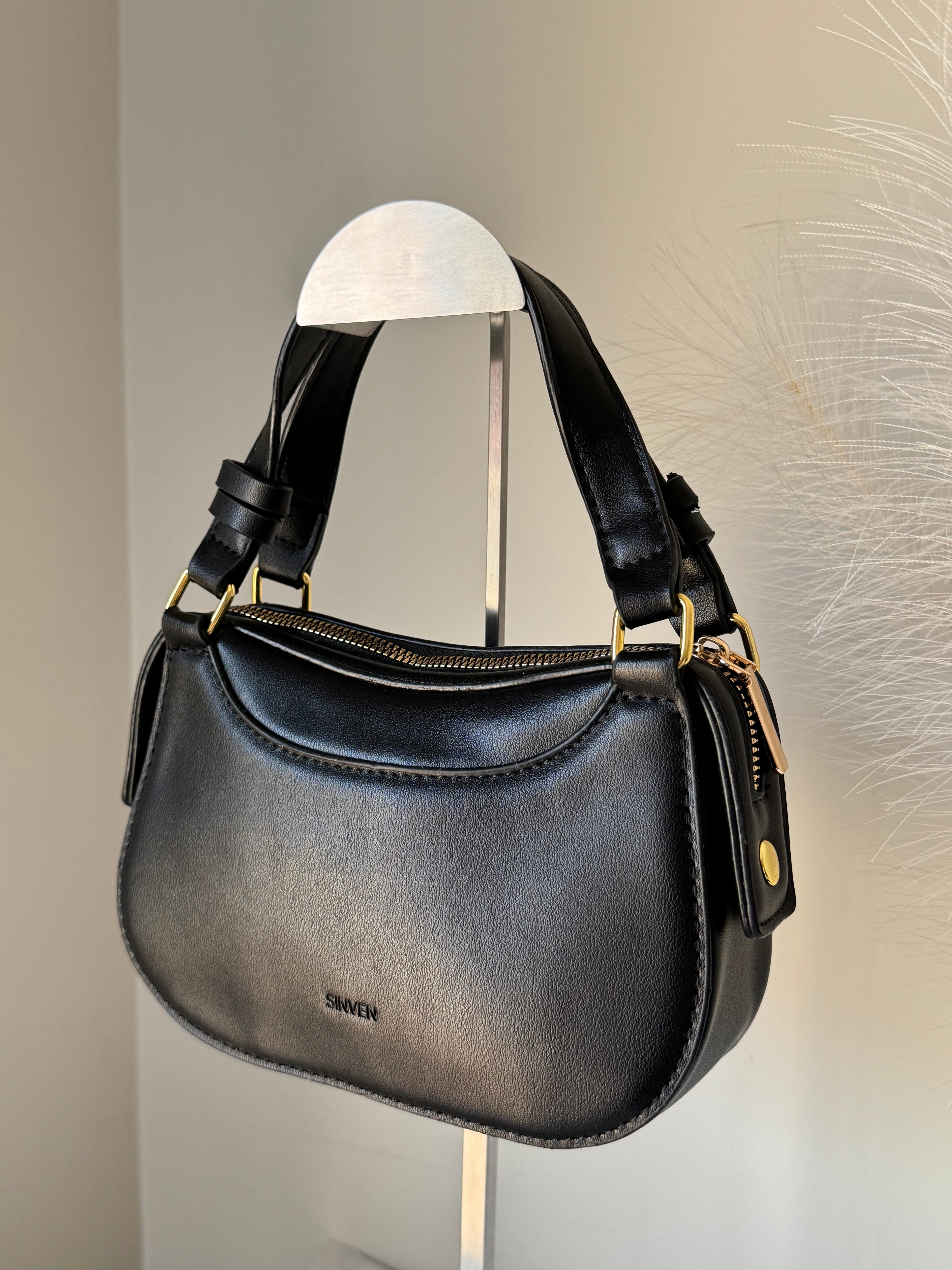 Sleek Aura Bag - Black
