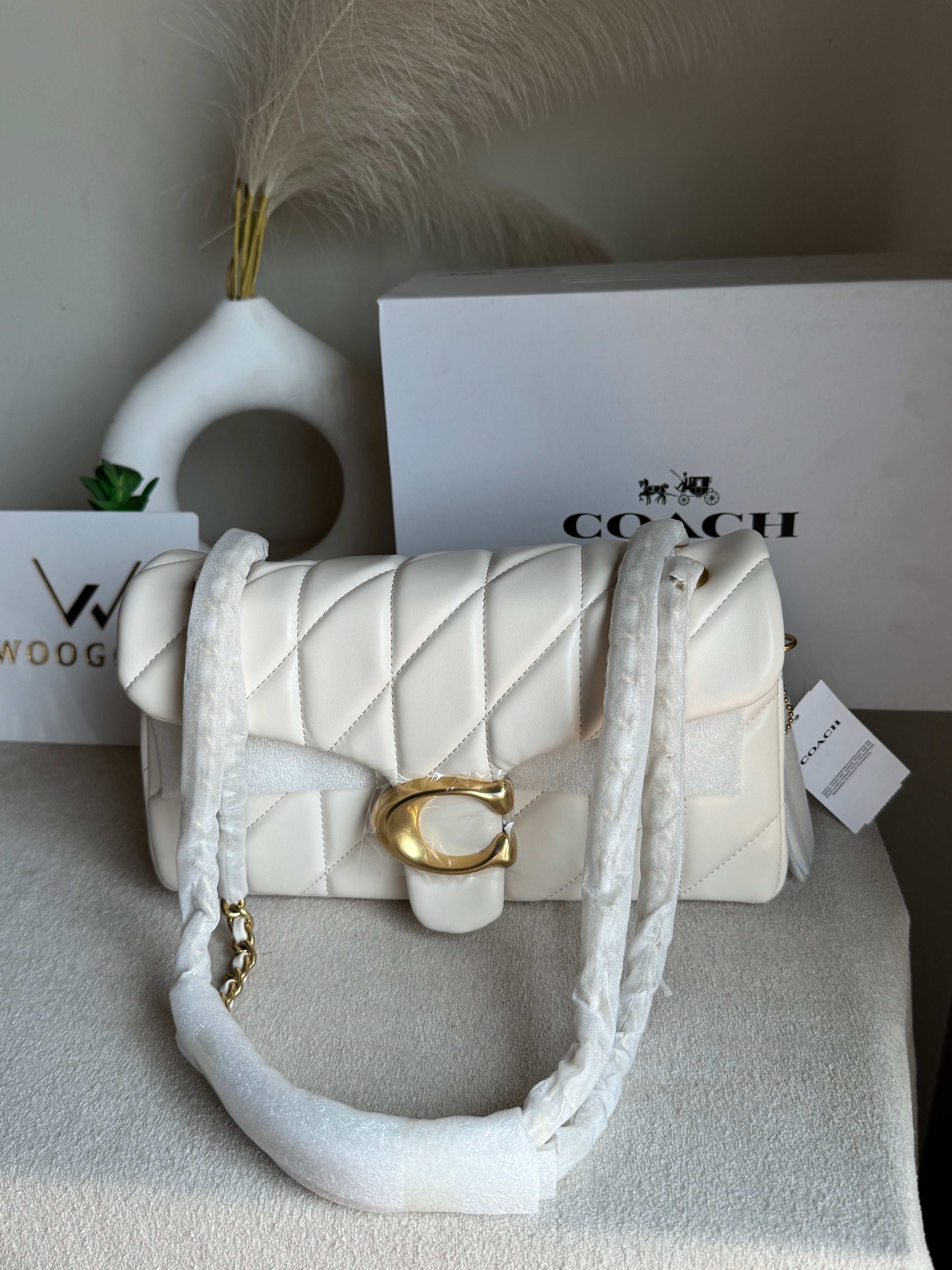 Quilted Tabby EXTREMELY PREMIUM (White) - BOX PACKING