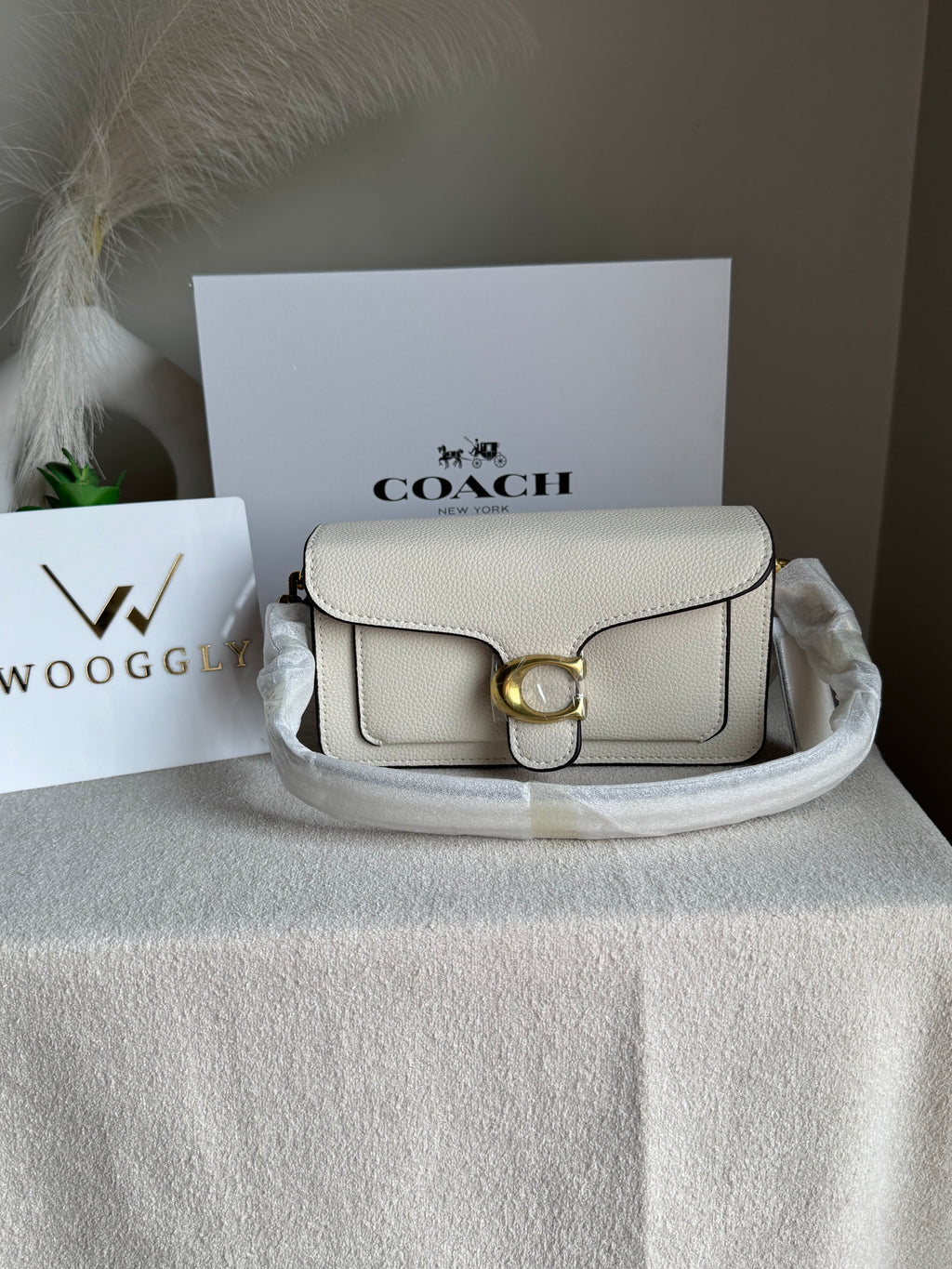 Coach TABBY Premium 20 (MINI) White - Magnetic BOX PACKING