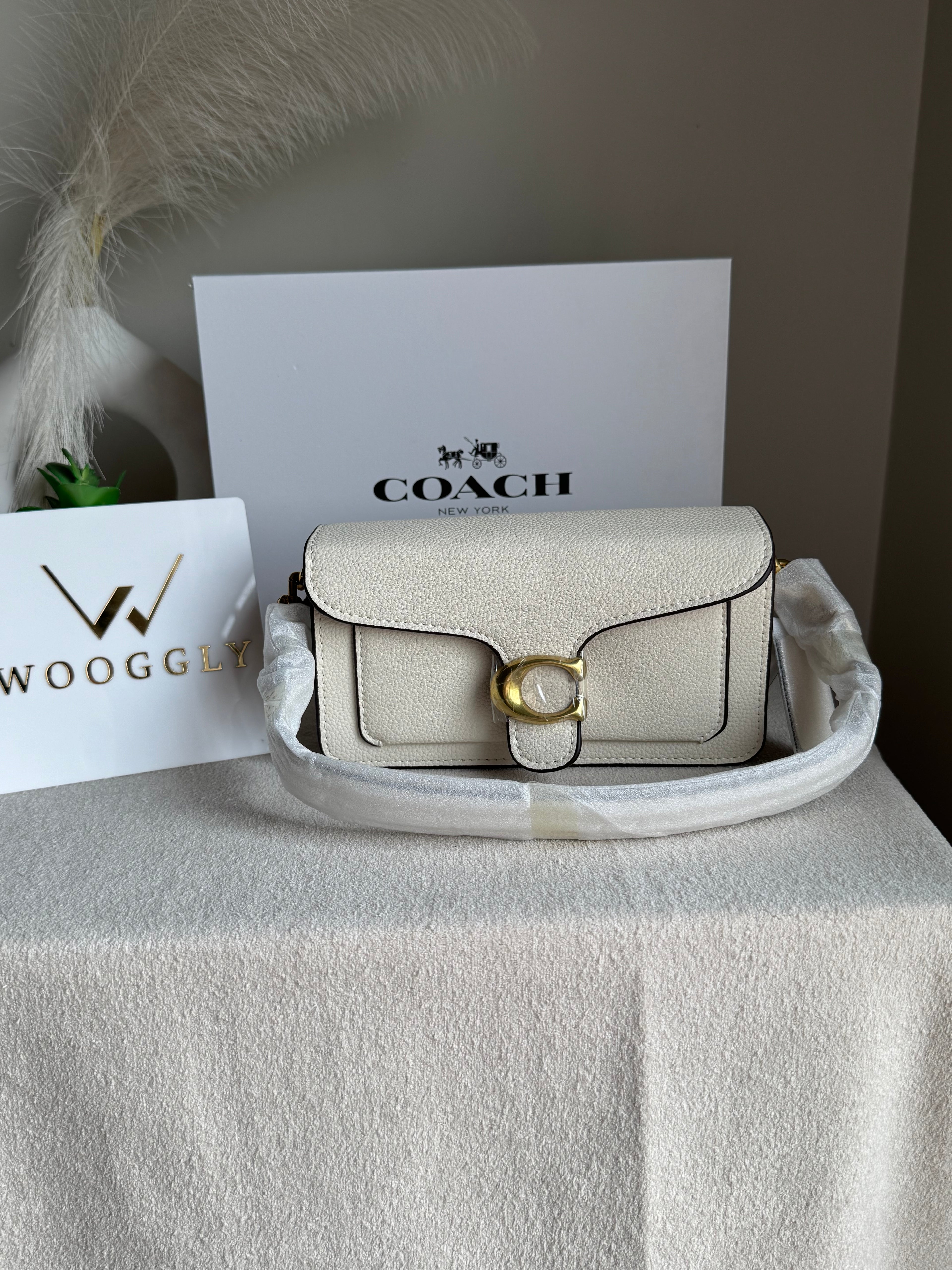 Coach TABBY Premium 20 (MINI) White - Magnetic BOX PACKING