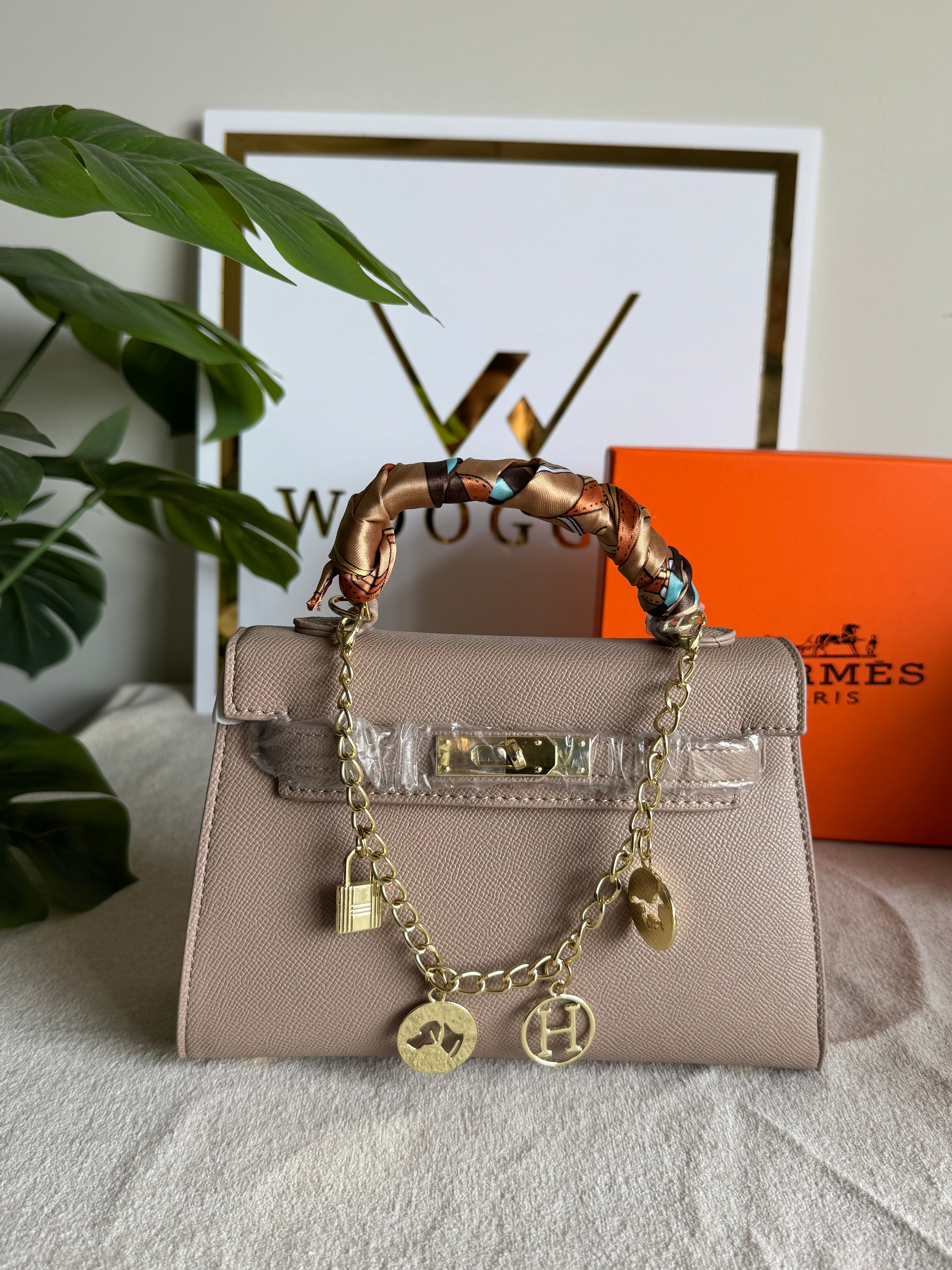 Hermes Kelly BOX PACKING with Chain and Silk Scarf (Beige)